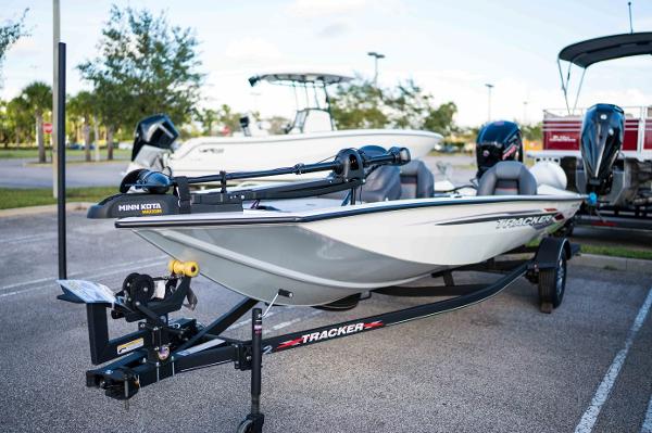 2022 Tracker Boats boat for sale, model of the boat is Pro Team 190 TX & Image # 4 of 21