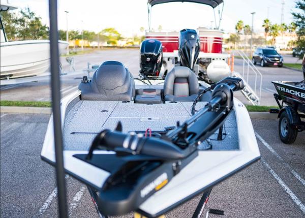 2022 Tracker Boats boat for sale, model of the boat is Pro Team 190 TX & Image # 3 of 21