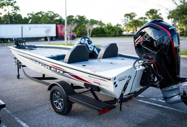 2022 Tracker Boats boat for sale, model of the boat is Pro Team 190 TX & Image # 5 of 21