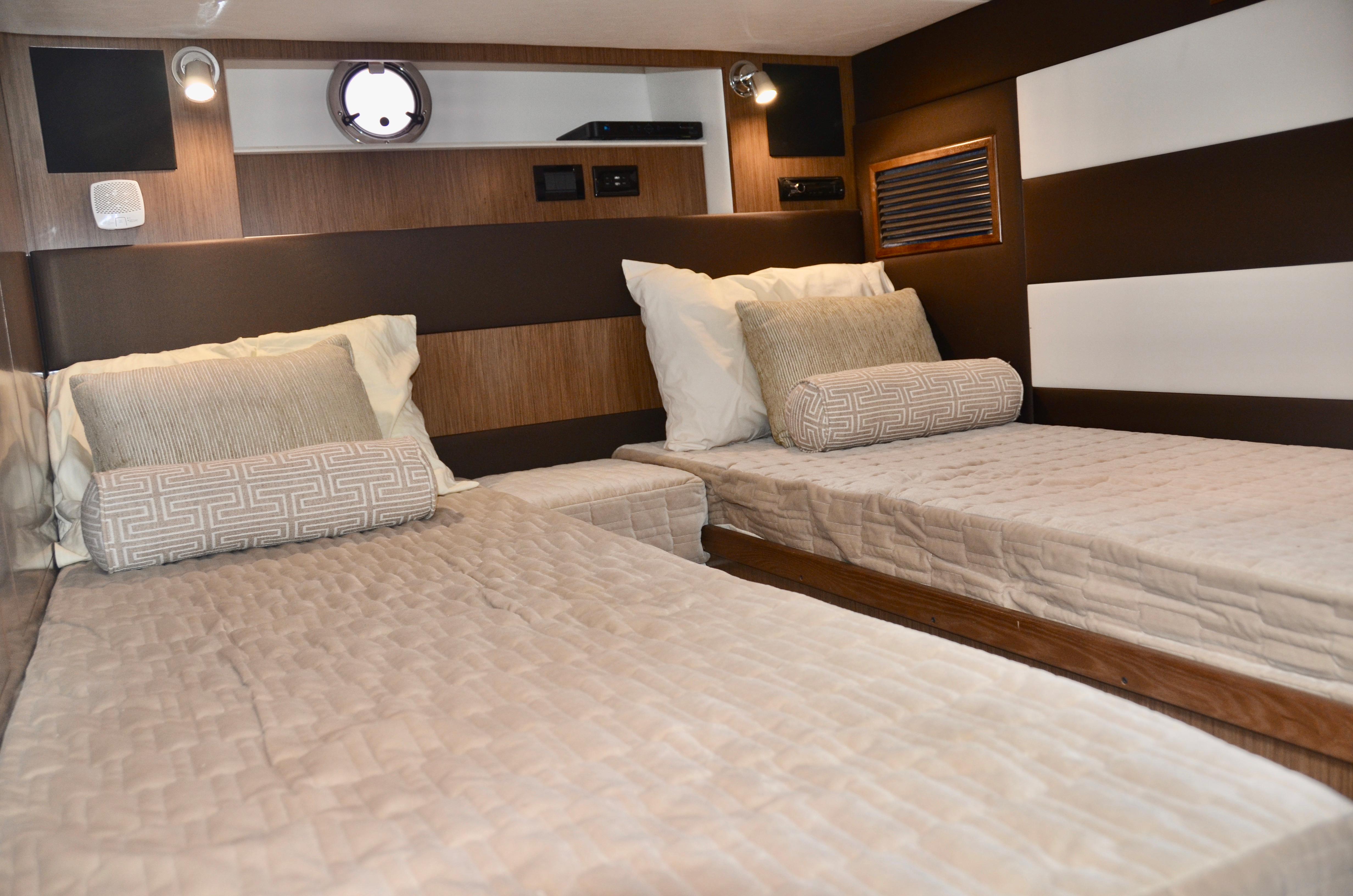 Cruisers Yachts J-Mar IV Guest Stateroom
