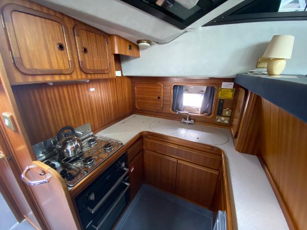 1989 Broom 37