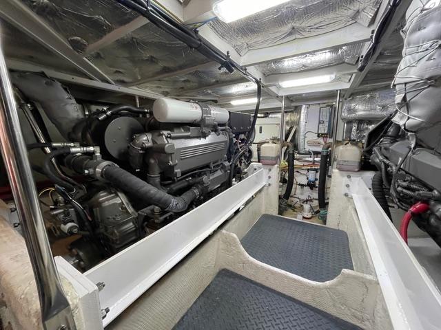 2006-silverton-42-convertible-power-9783176-20250507111845029-1_XLARGE