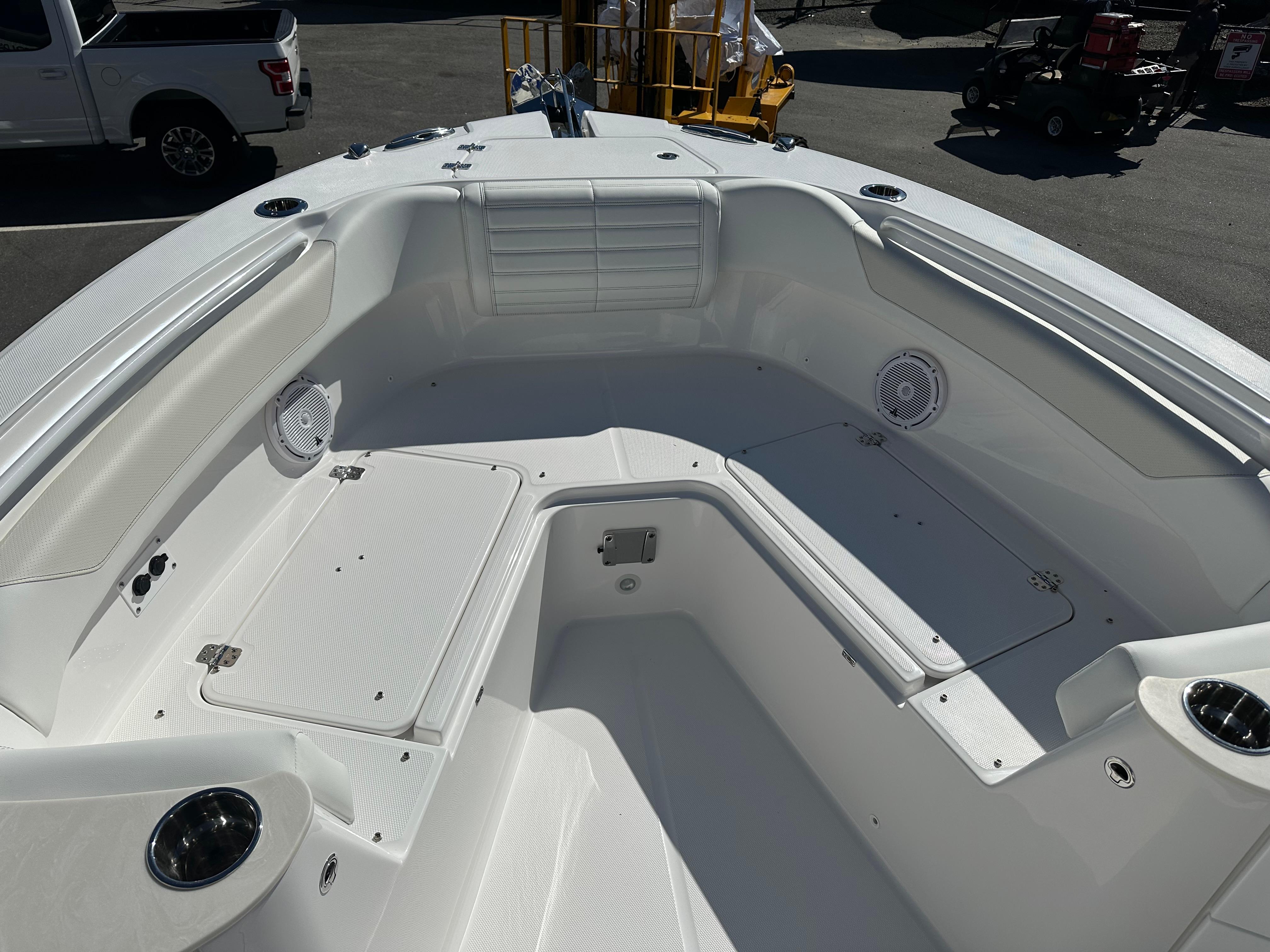 2025 Edgewater 262 Center Console-35