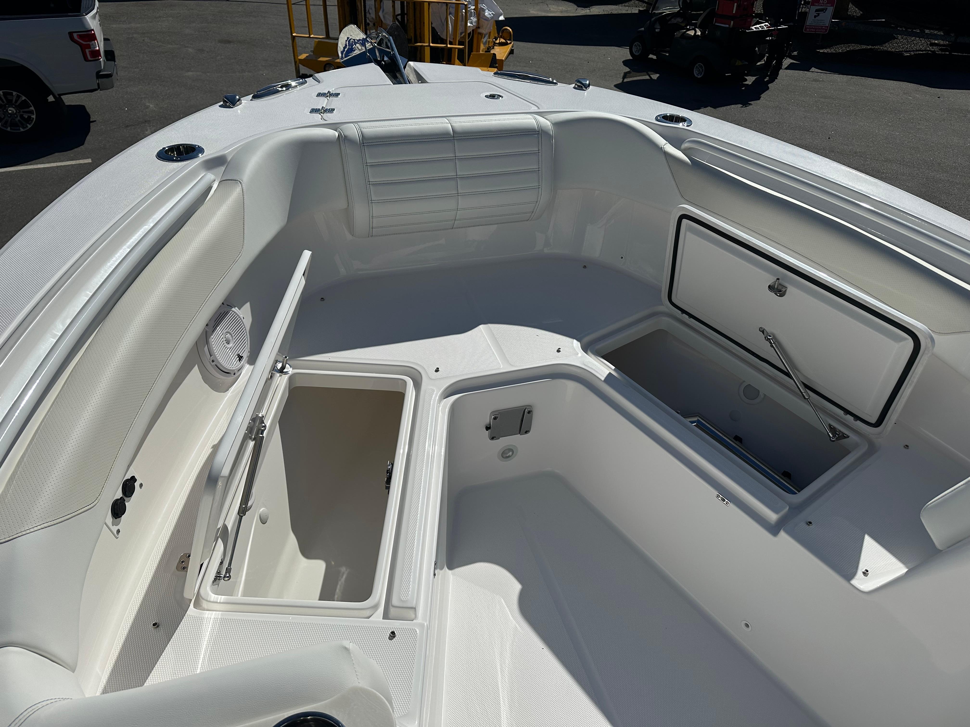 2025 Edgewater 262 Center Console-36