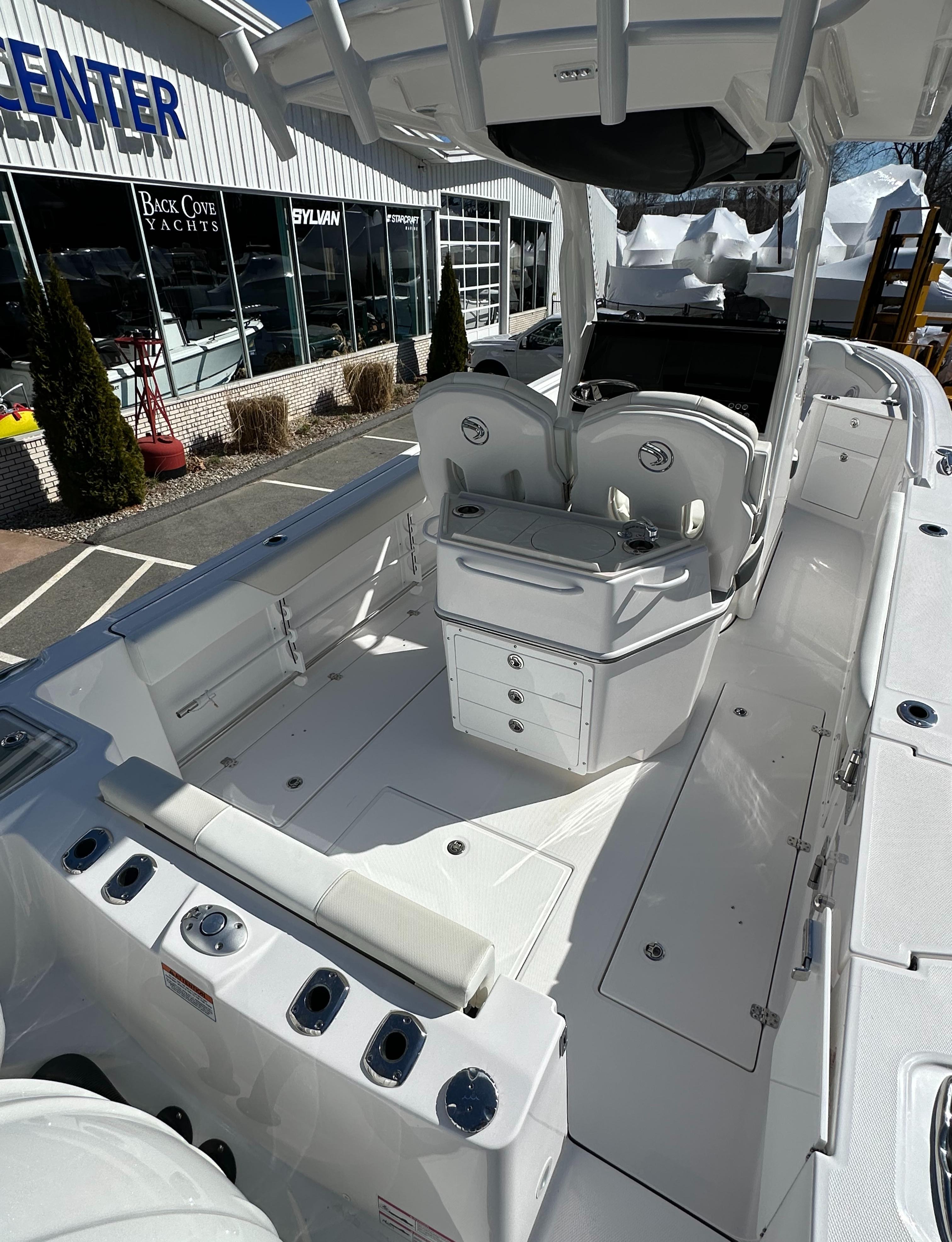 2025 Edgewater 262 Center Console-12