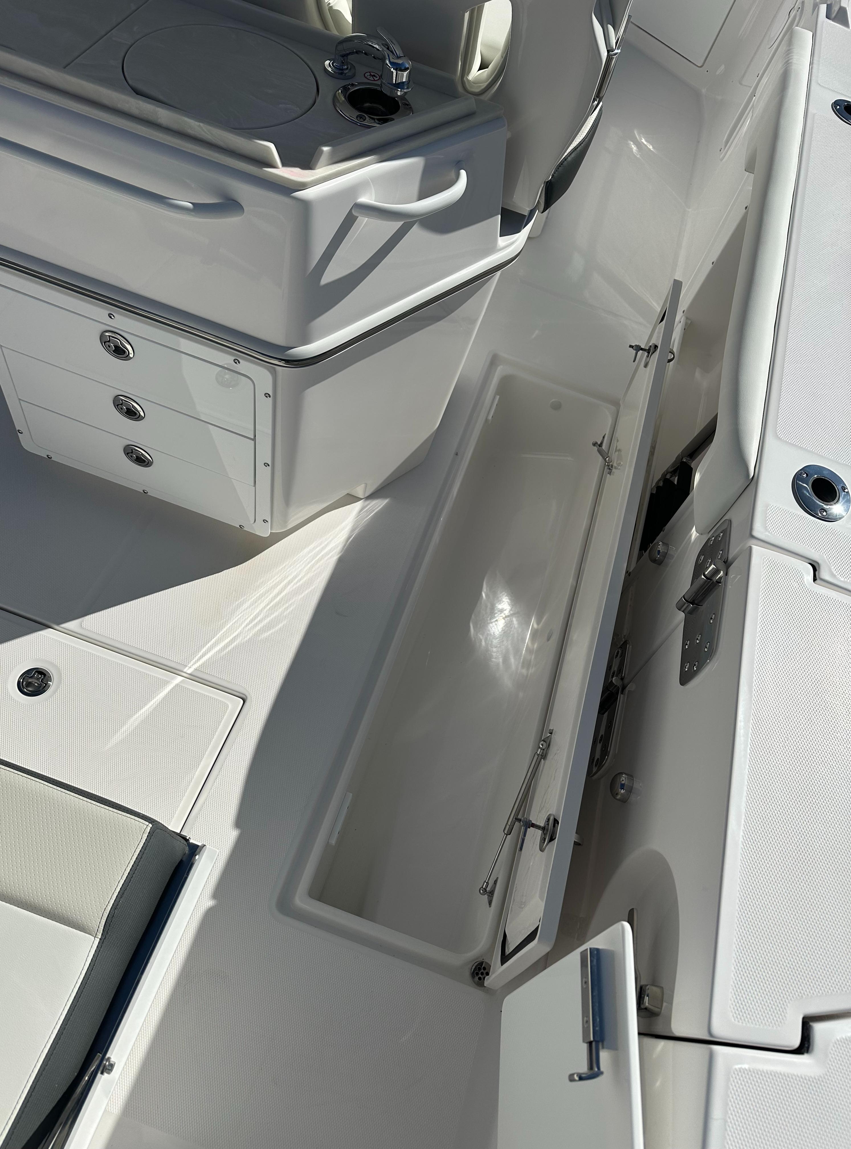 2025 Edgewater 262 Center Console-13