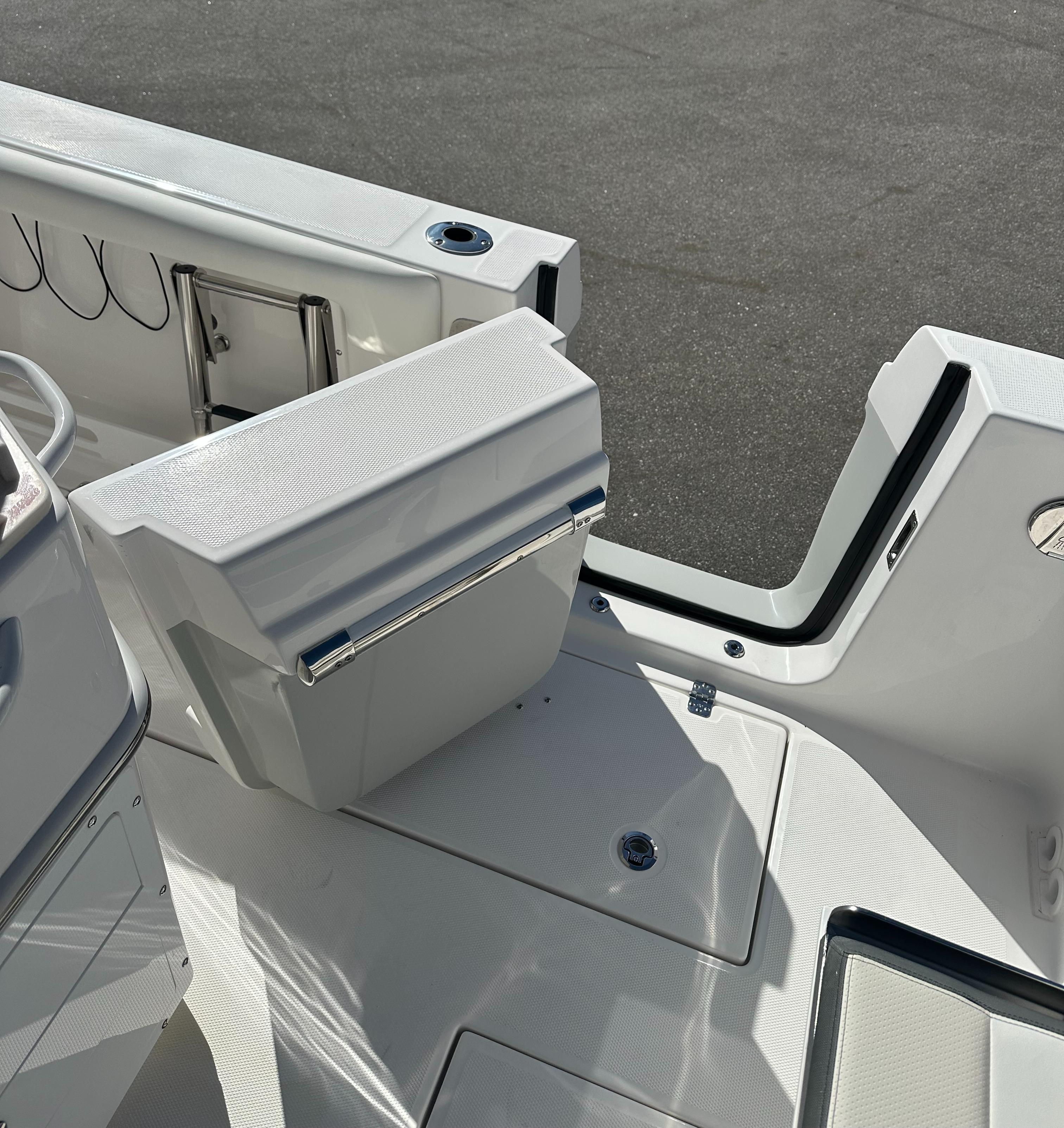2025 Edgewater 262 Center Console-14