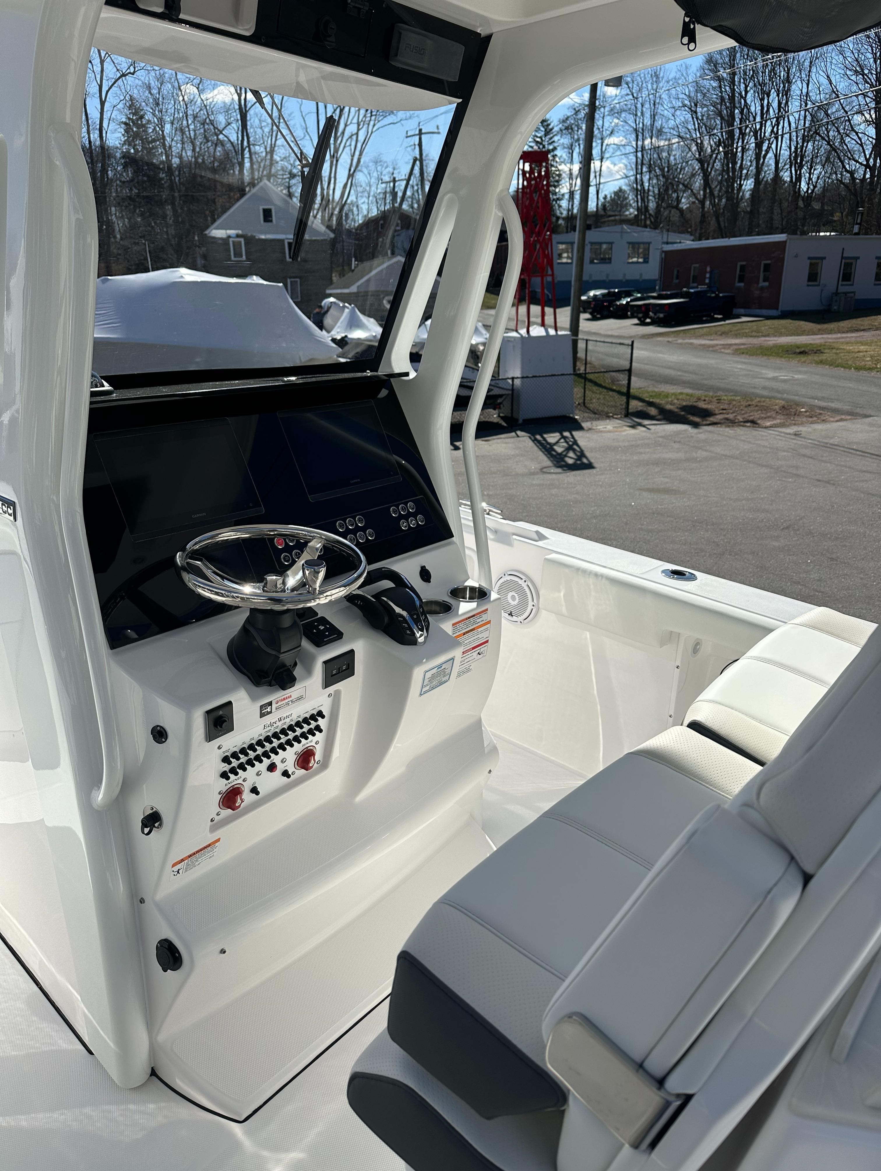 2025 Edgewater 262 Center Console-23