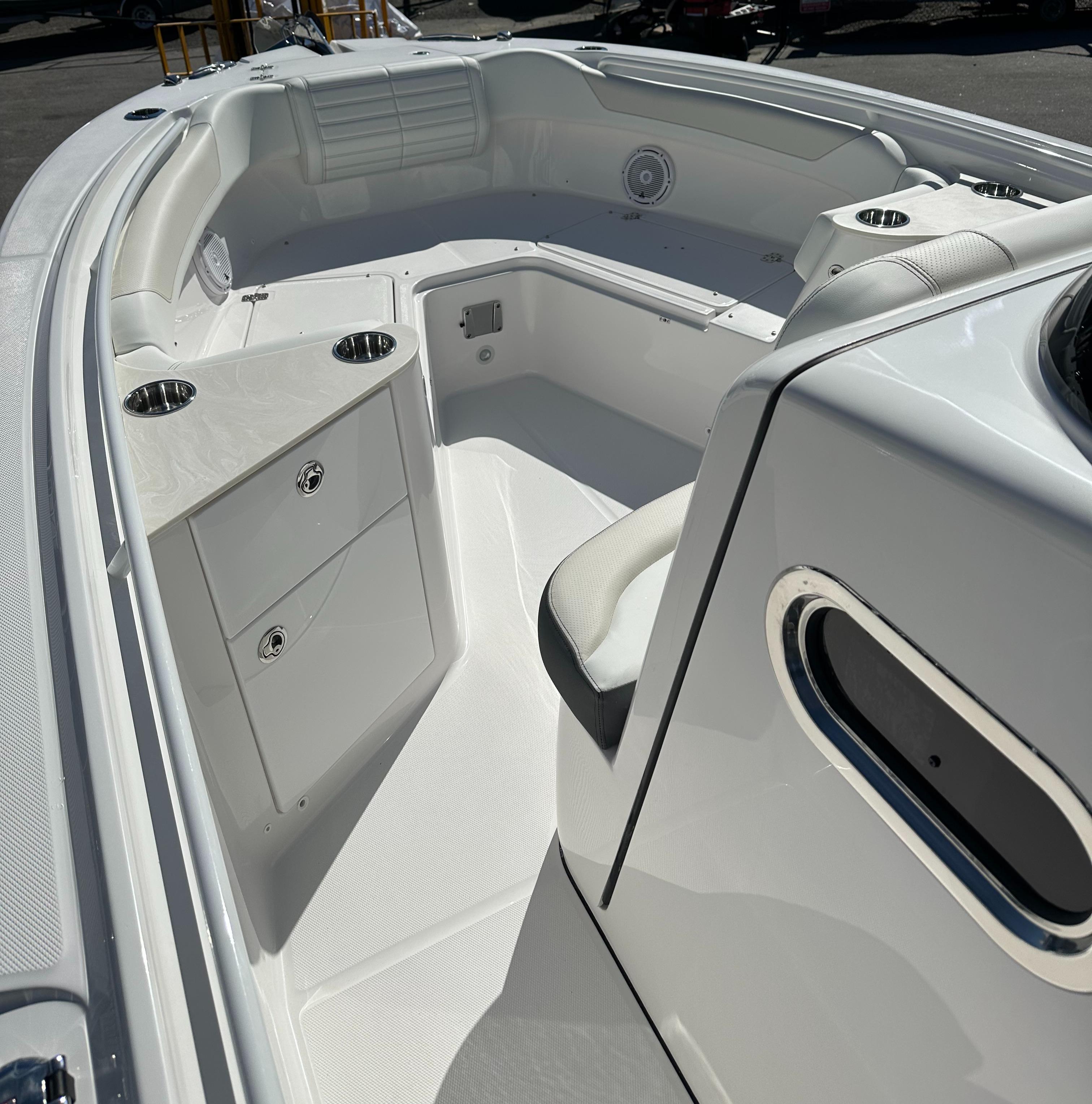 2025 Edgewater 262 Center Console-30