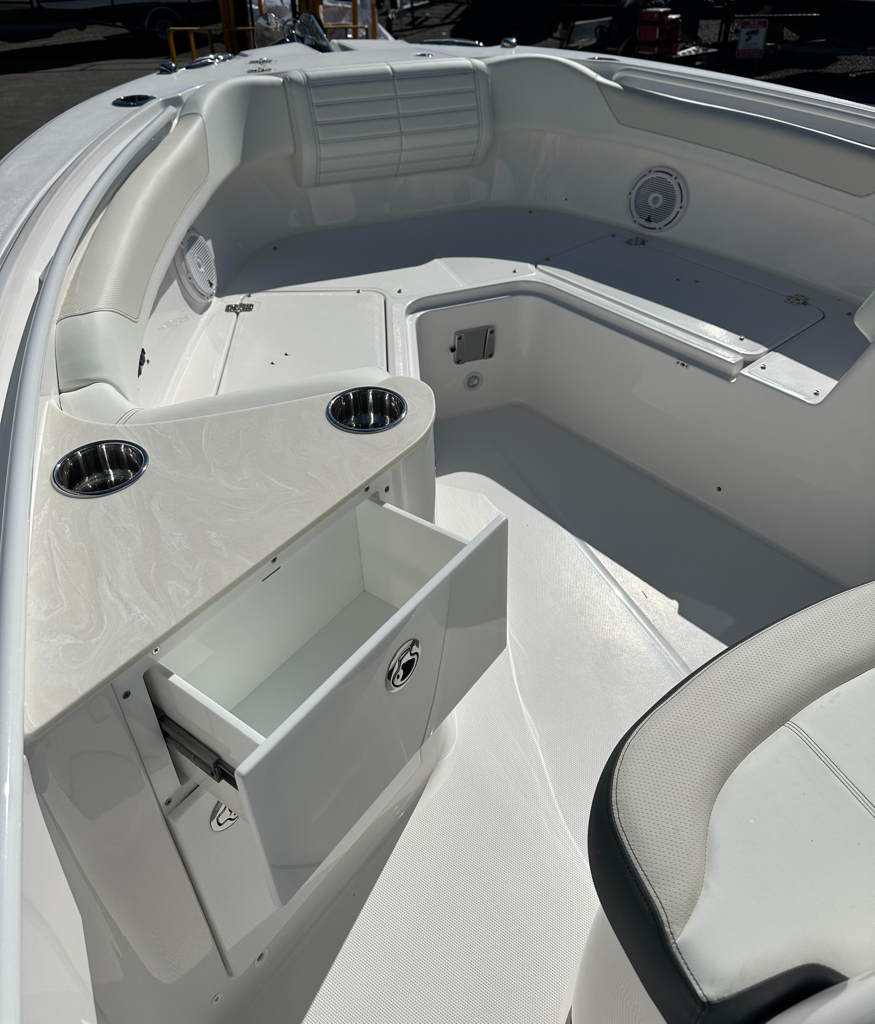 2025 Edgewater 262 Center Console-31