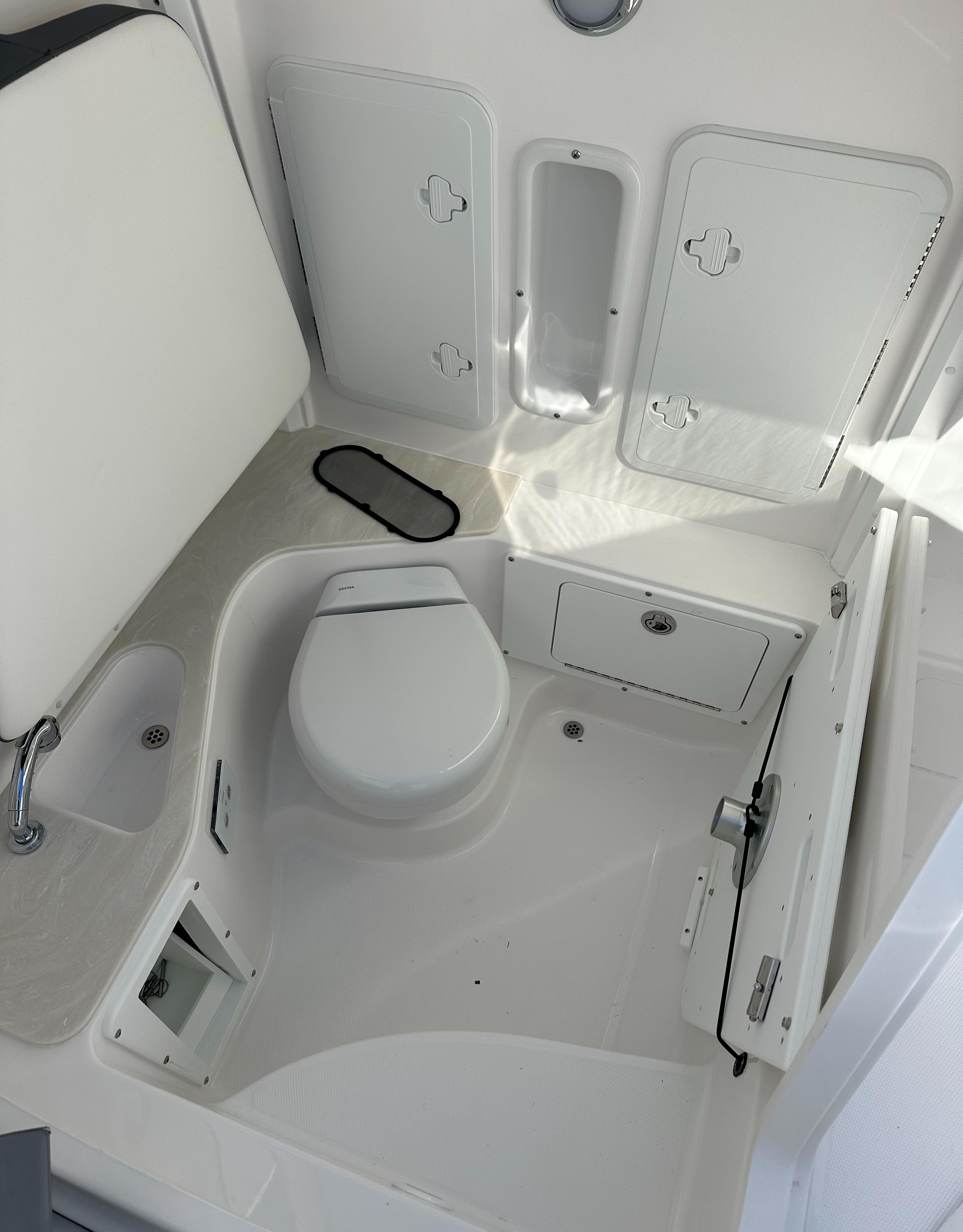 2025 Edgewater 262 Center Console-41