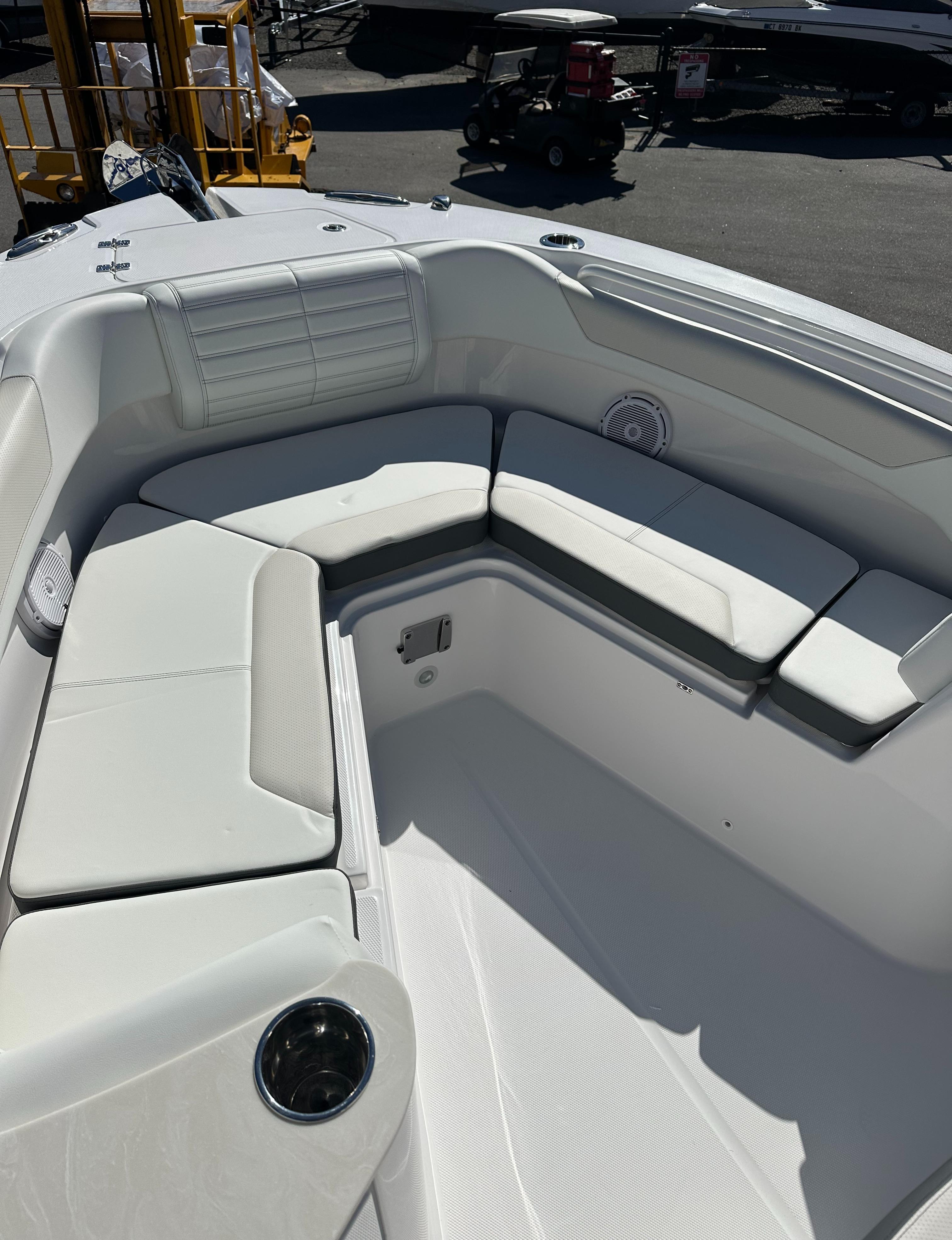 2025 Edgewater 262 Center Console-32
