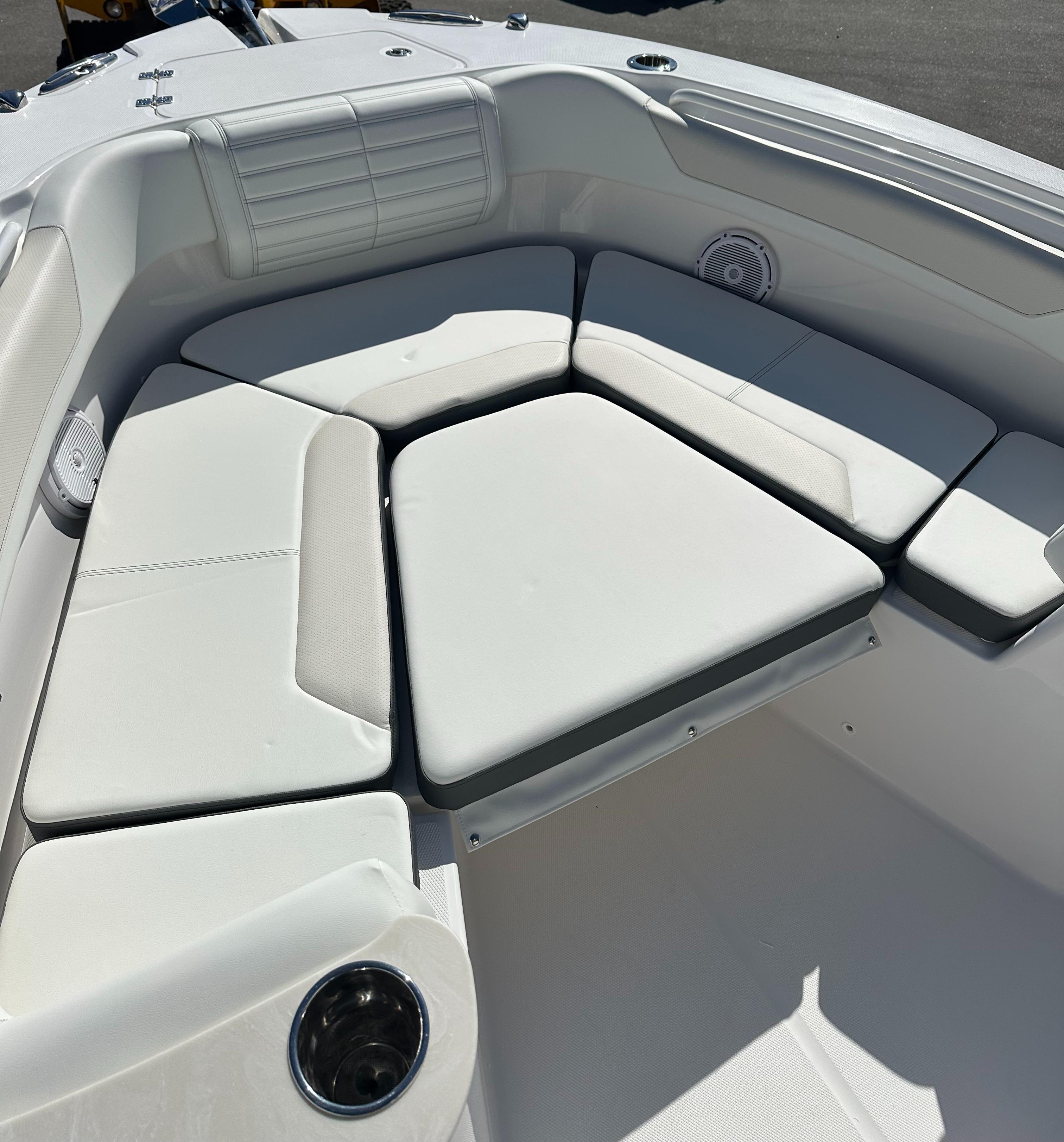 2025 Edgewater 262 Center Console-33