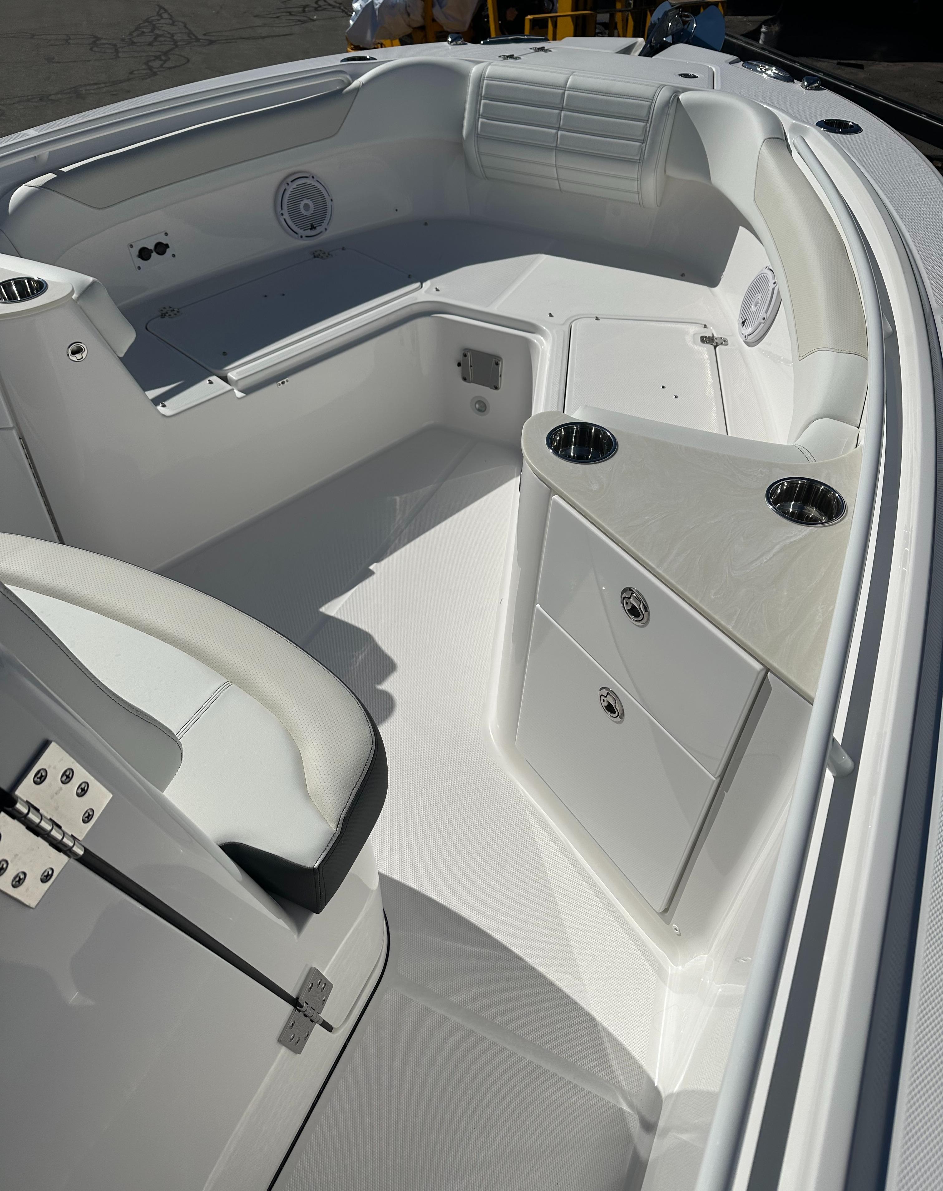 2025 Edgewater 262 Center Console-29
