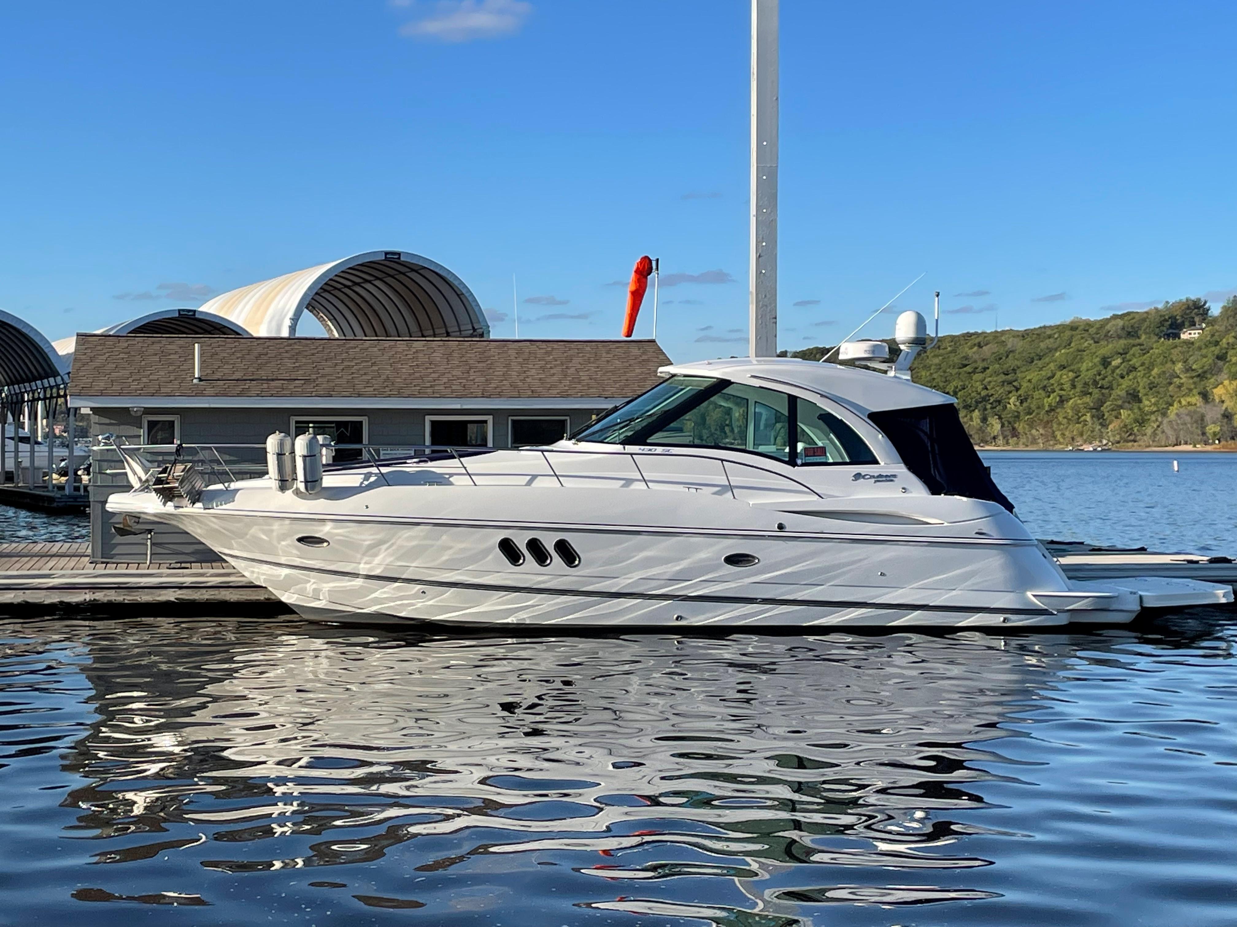 2013 CRUISERS YACHTS 430 SPORTS COUPE