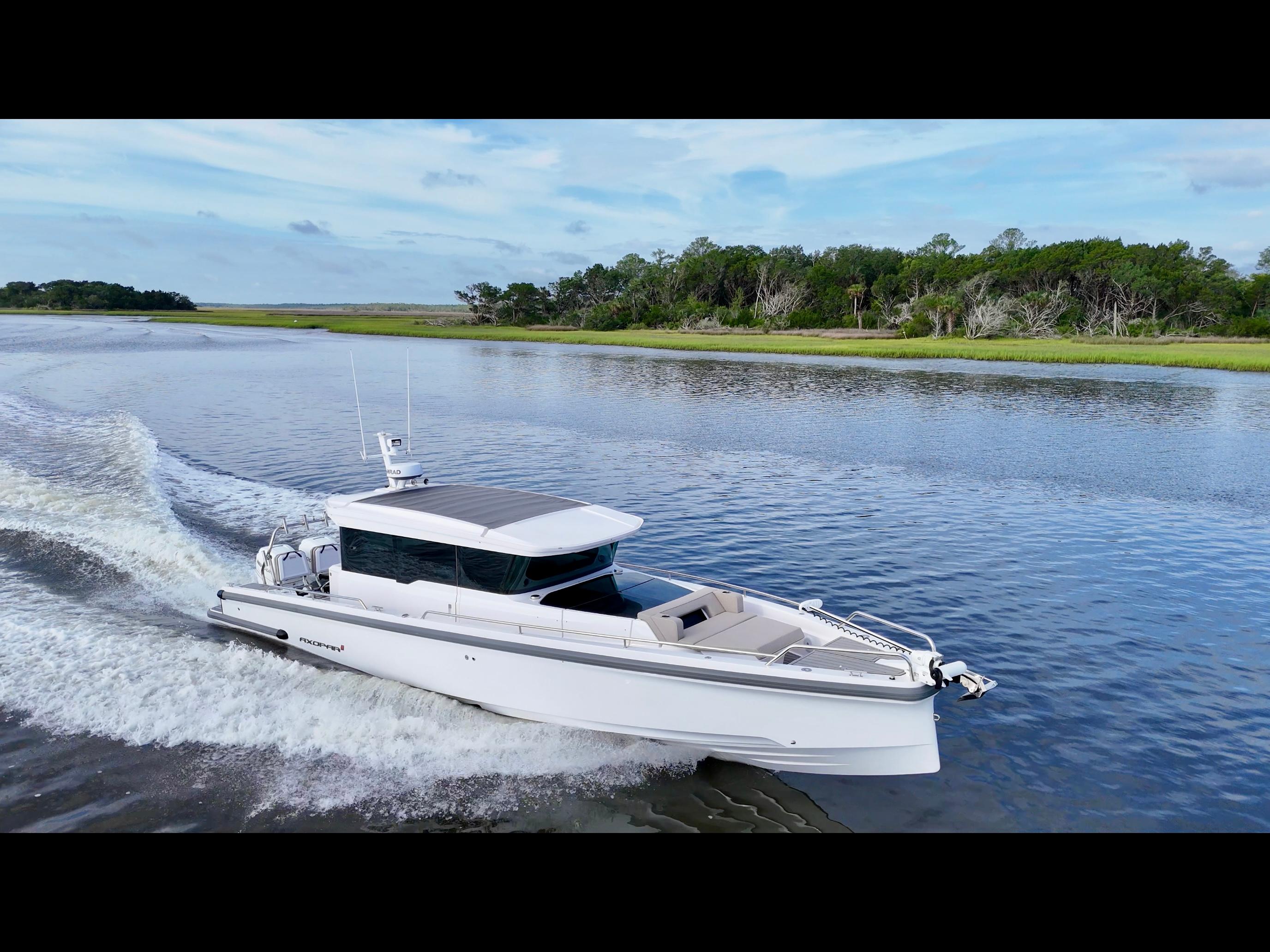 Axopar 37 Cross Cabin 2023 | HMY Yachts