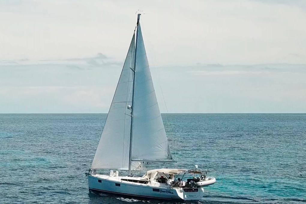48' Beneteau 2013