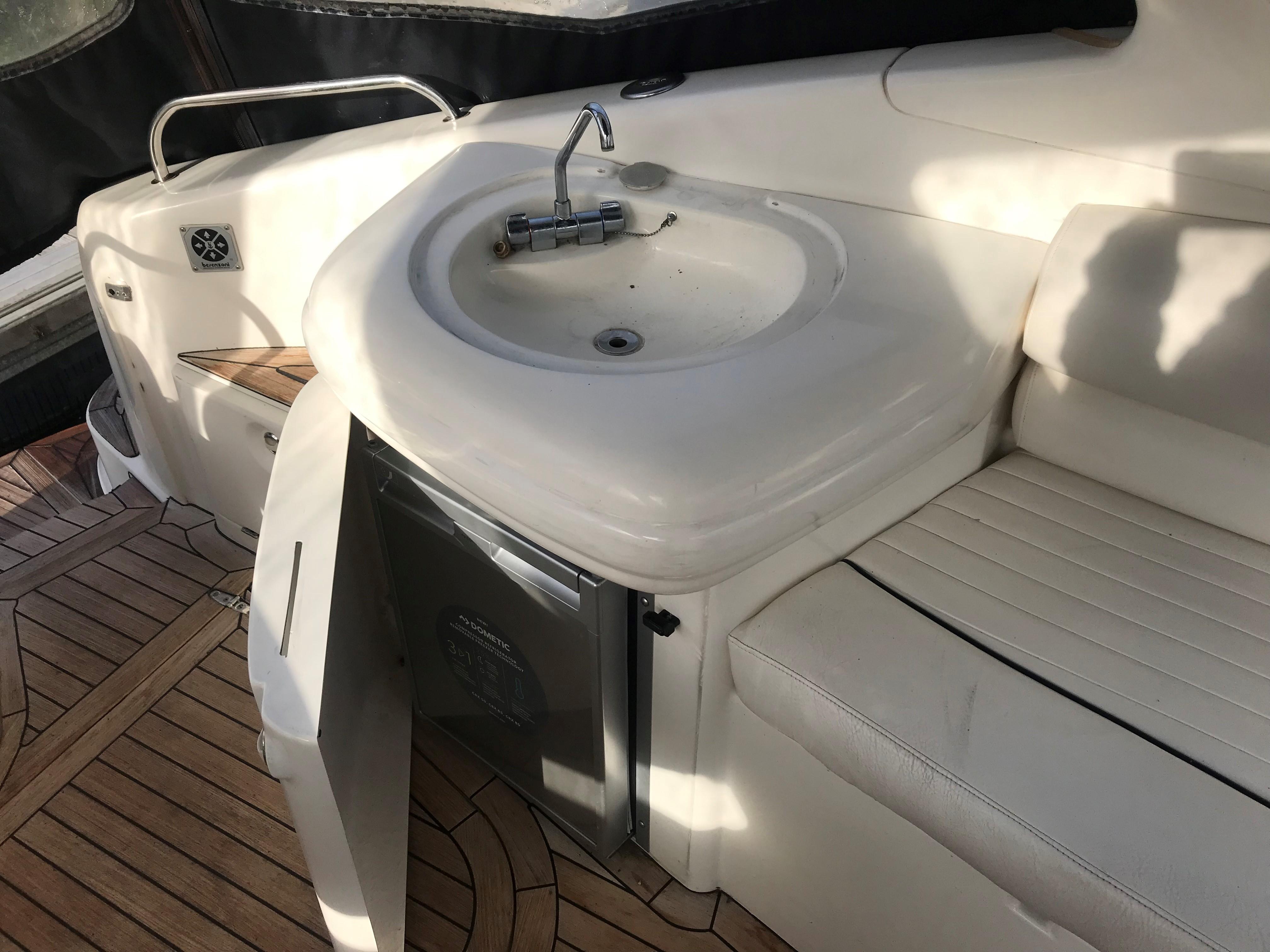 2002 Sealine S37