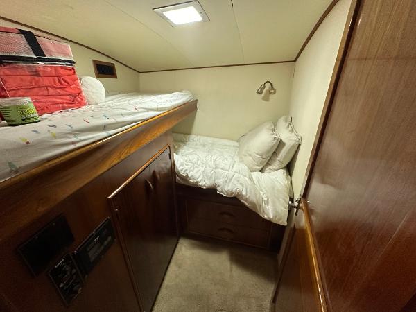 1988 Buddy Davis Convertible cabin with bunk beds and cozy interior.