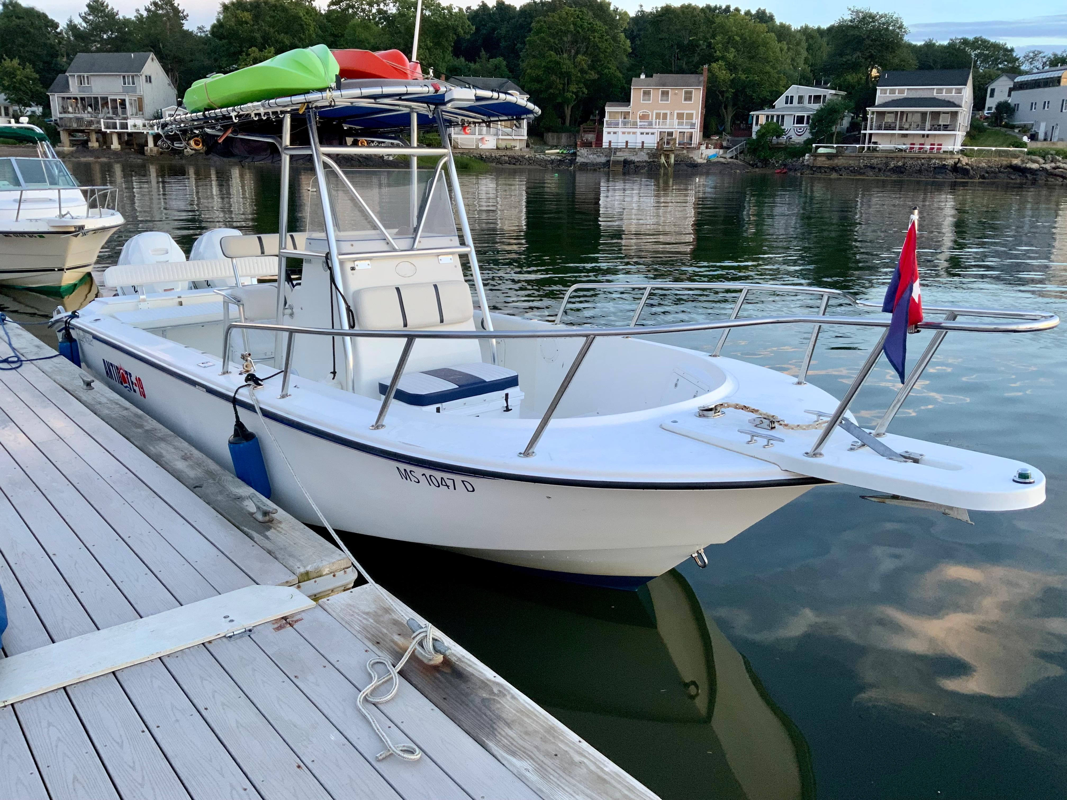 24 ft Edgewater 247 cc Starboard Bow