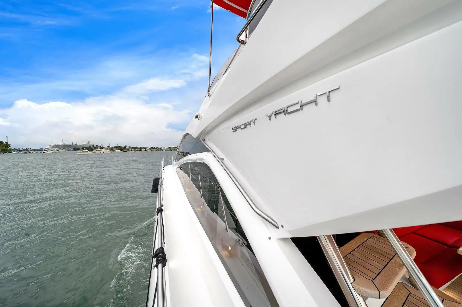 2014-Sunseeker-68-Sport-Yacht