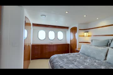 Hatteras 80 Motor Yacht video