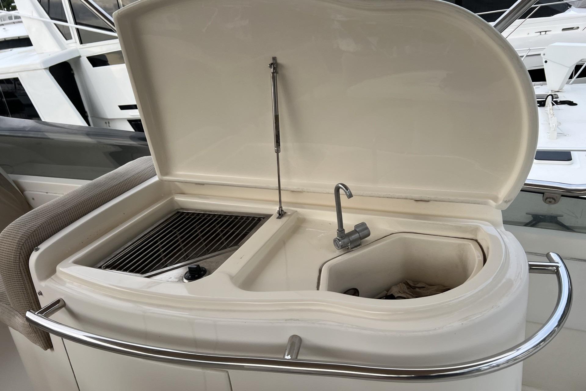 Azimut 58 2000 | HMY Yachts