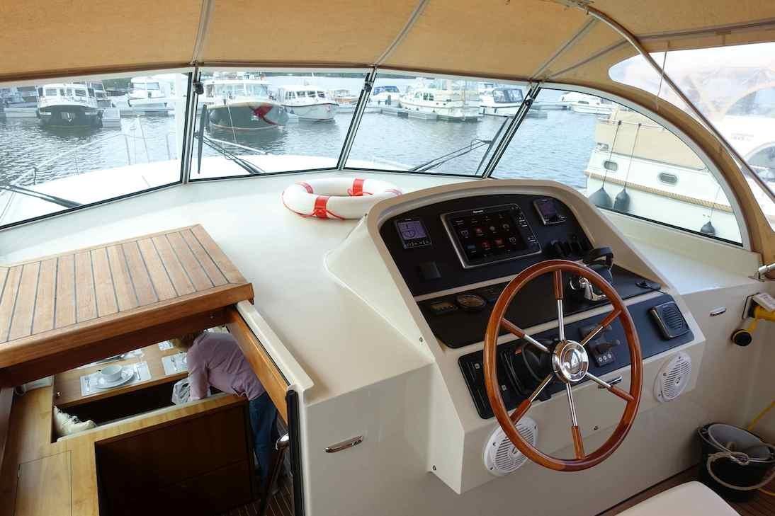 Helm of 2014 Linssen Grand Sturdy 40.9 AC yacht with wooden steering wheel.