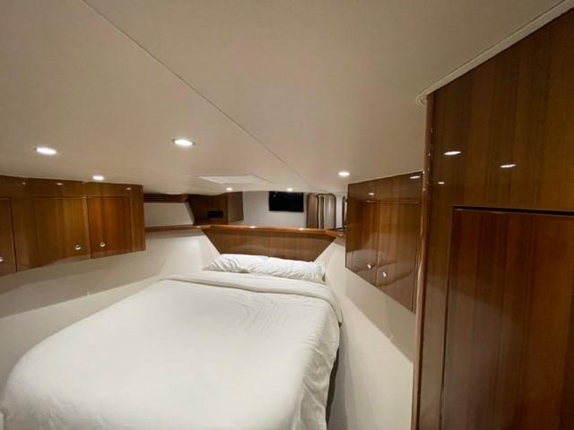 Viking 74 6C - Forward VIP Stateroom