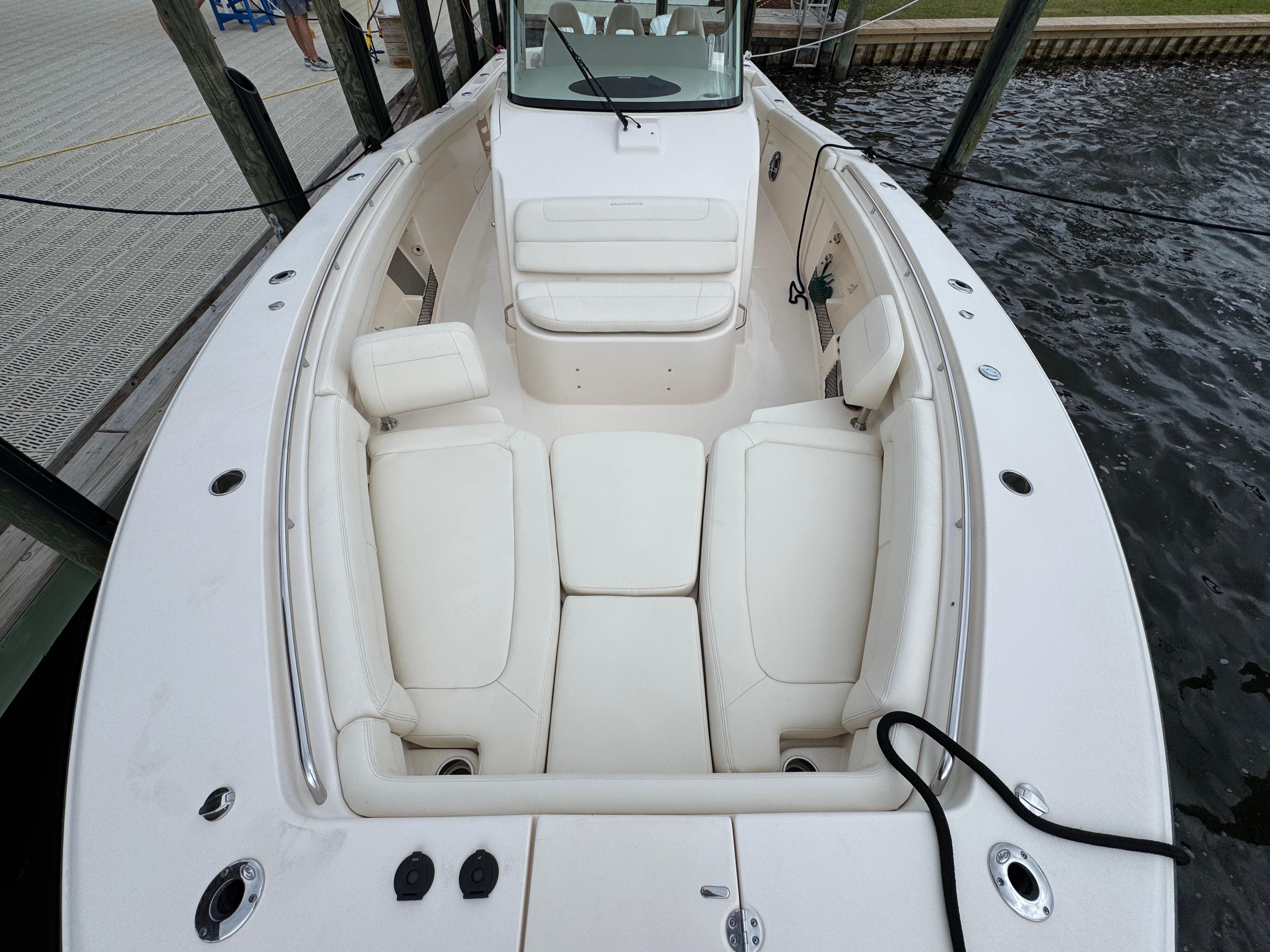 2023-grady-white-canyon-376-power-9723239-20250422122340239-1_XLARGE