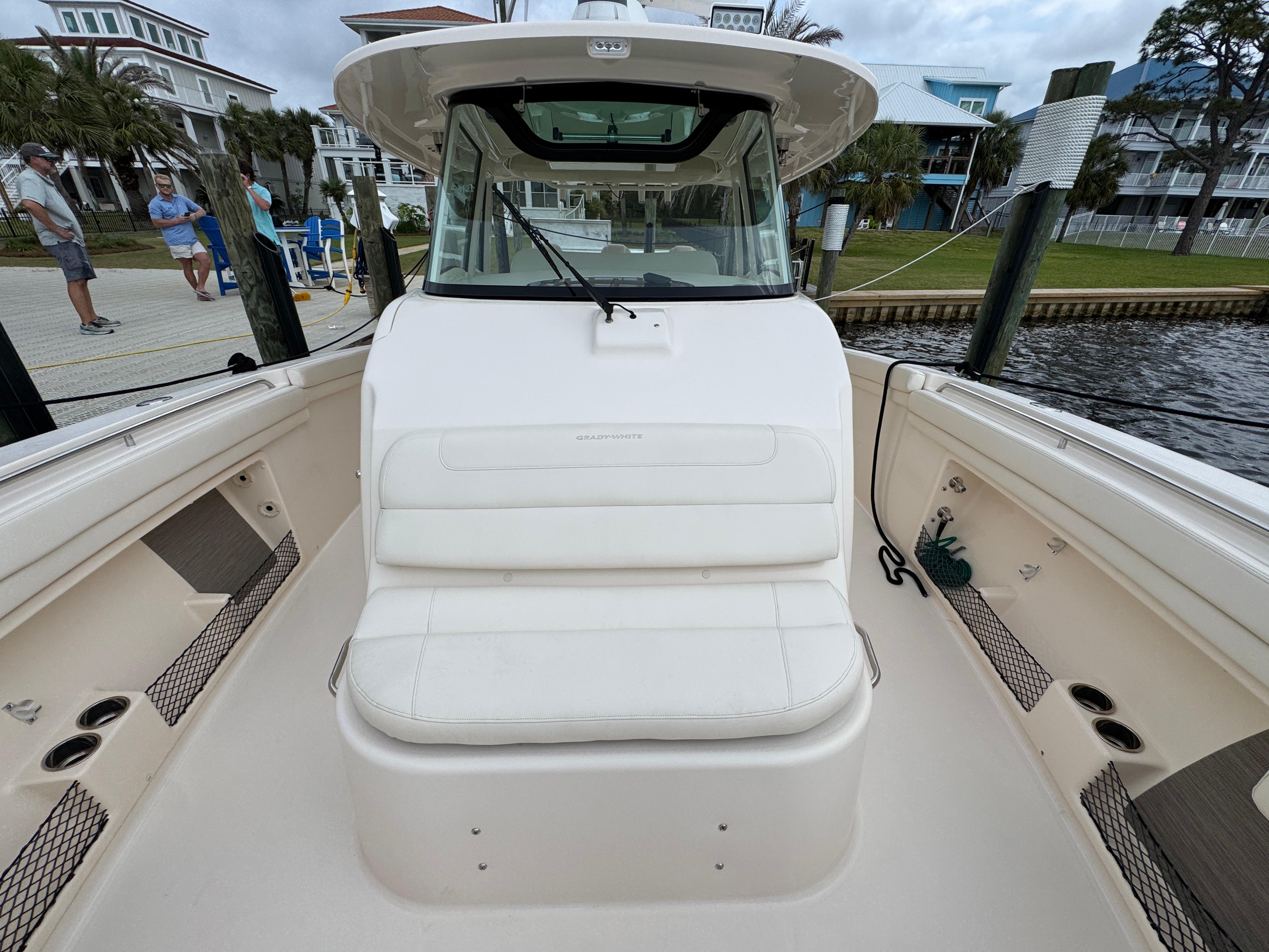 2023-grady-white-canyon-376-power-9723239-20250422122353646-1_XLARGE