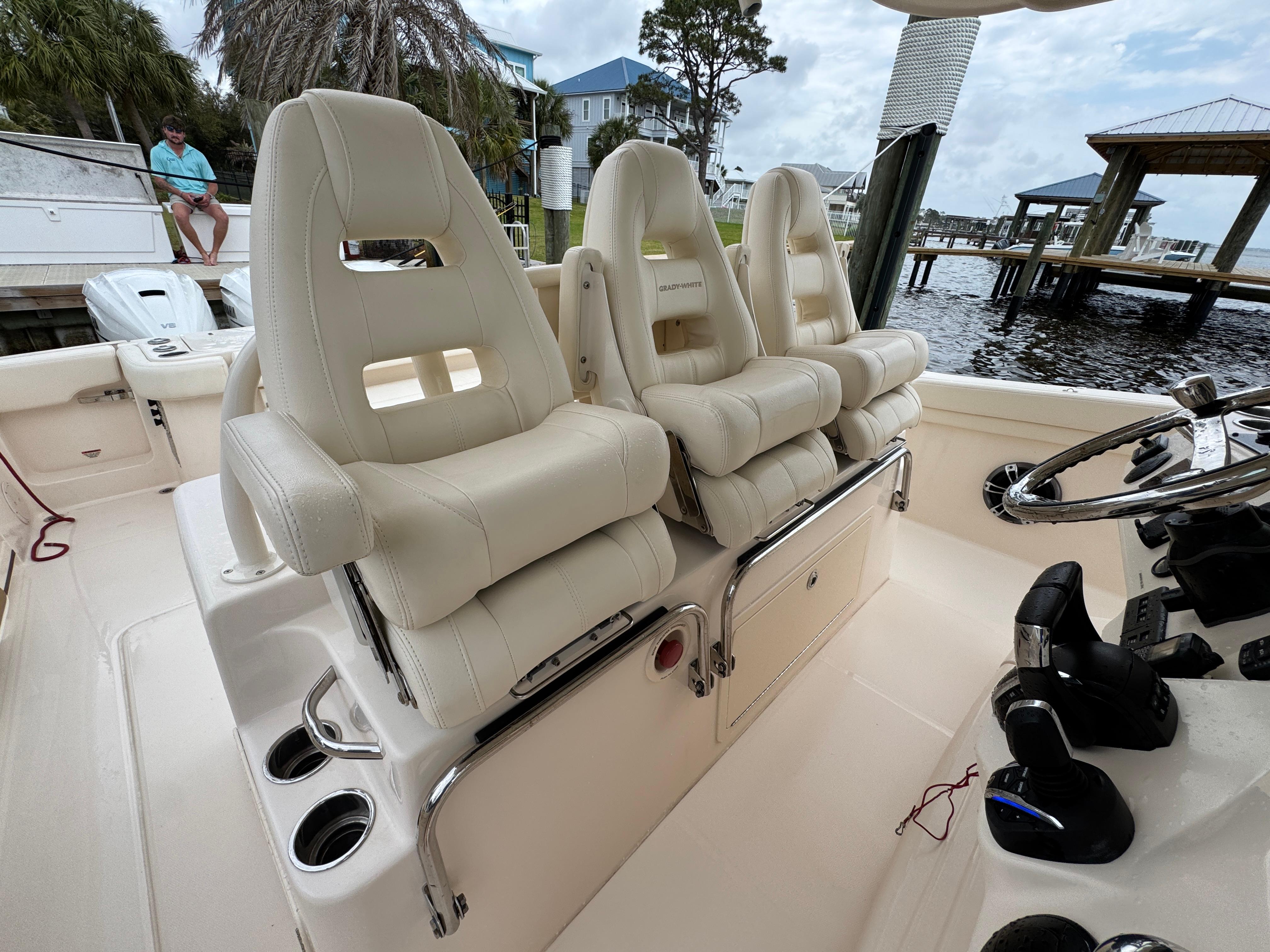2023-grady-white-canyon-376-power-9723239-20250422122424684-1_XLARGE