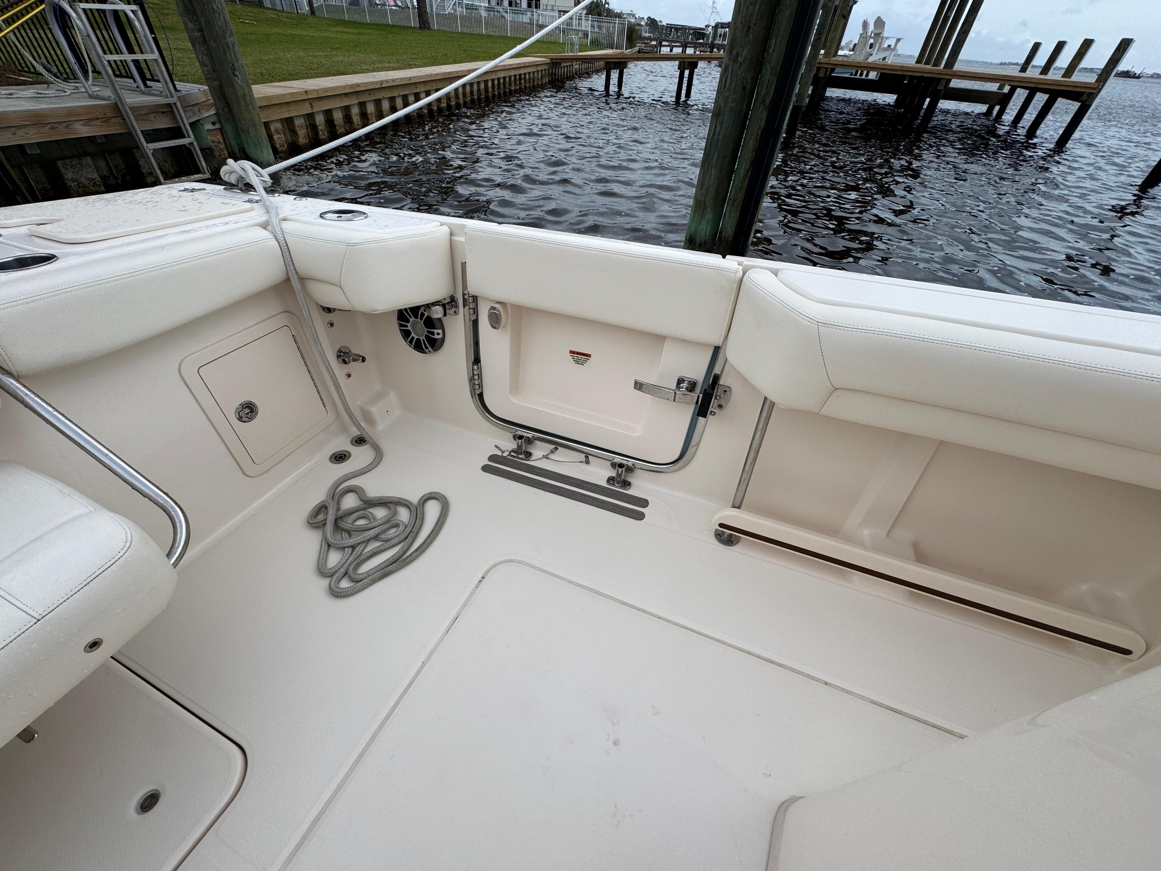 2023-grady-white-canyon-376-power-9723239-20250422122457673-1_XLARGE