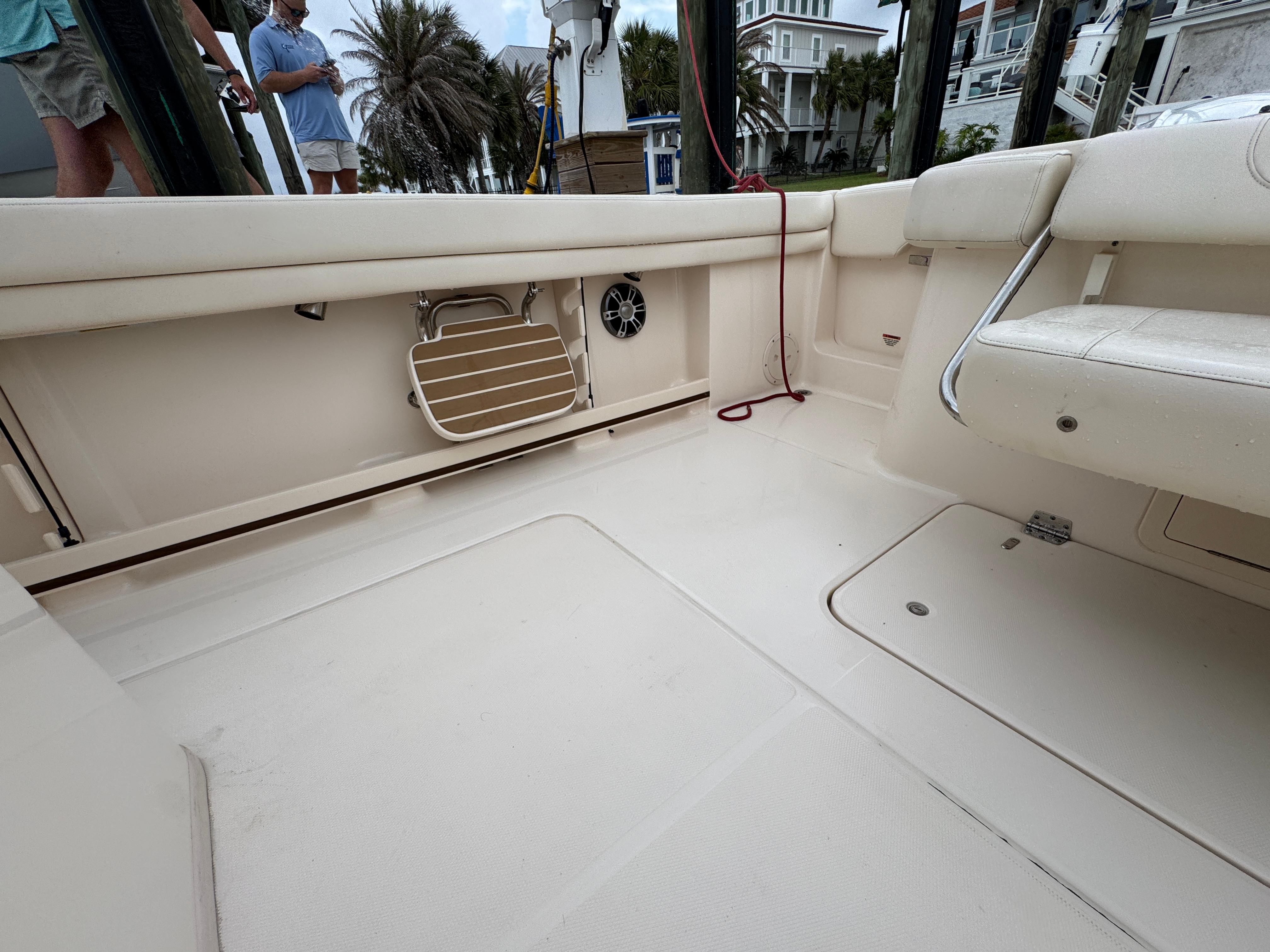 2023-grady-white-canyon-376-power-9723239-20250422122501582-1_XLARGE