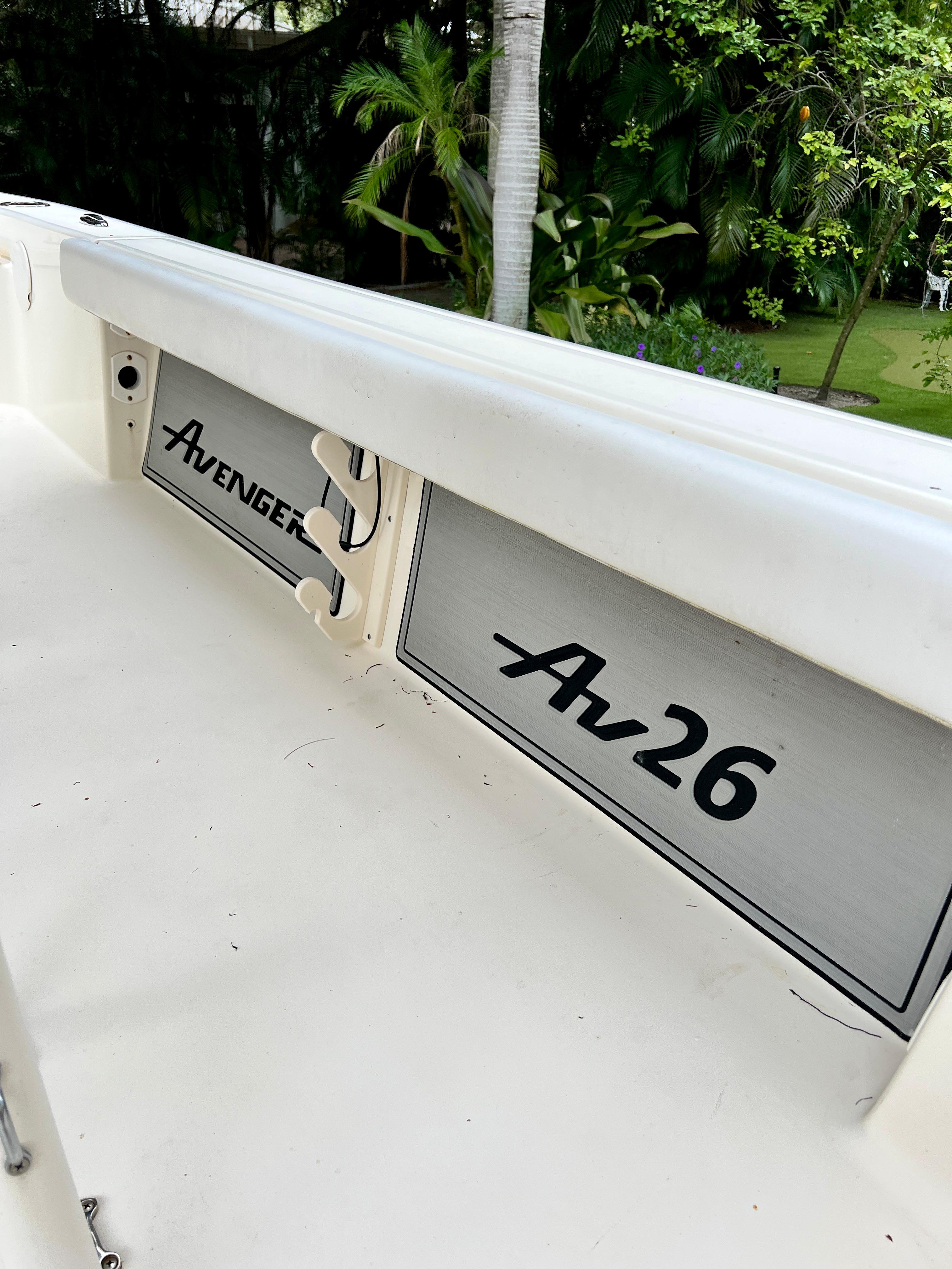 Avenger AV-26-Gunwale