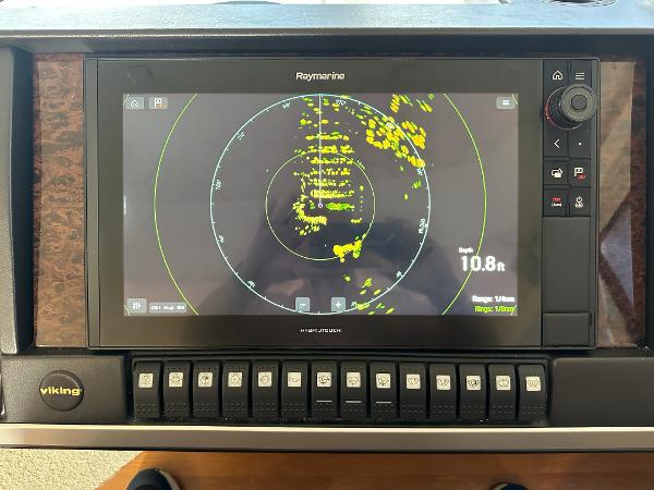 Radar display on 2007 Viking Sport Cruiser showing navigation data and controls.