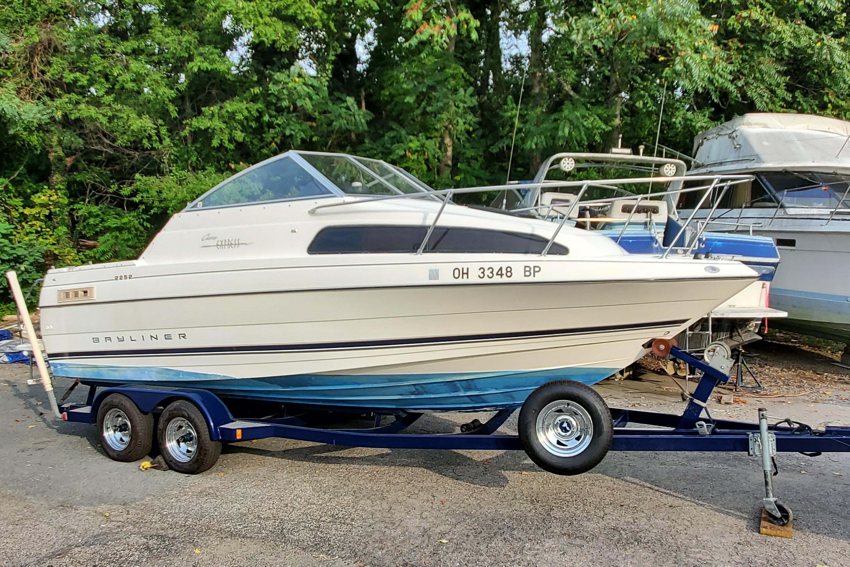 1996 Bayliner 2252 Ciera Express | Dominion Yachts