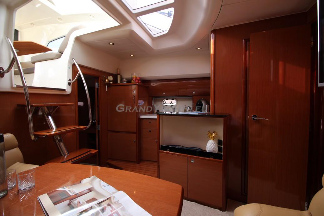 2009 Prestige 42S large 85