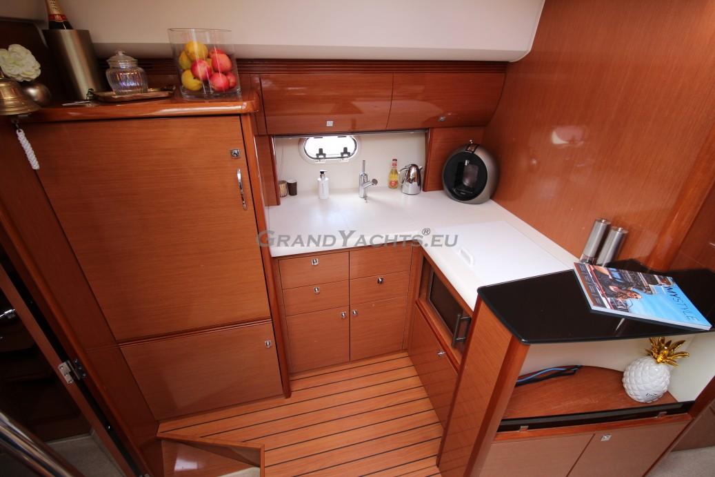 2009 Prestige 42S large 88