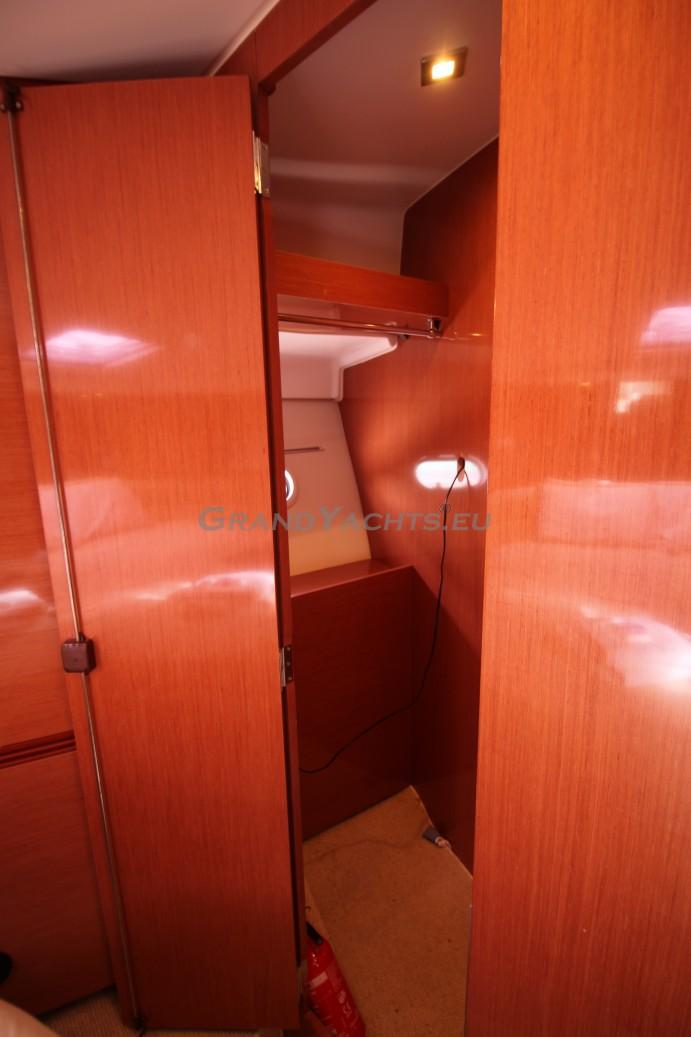 2009 Prestige 42S large 130