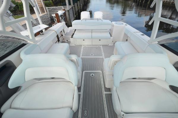 31' Robalo, Listing Number 100914213, - Photo No. 9