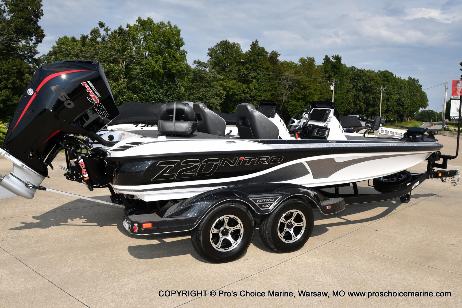 2022 Nitro boat for sale, model of the boat is Z20 DUAL CONSOLE w/Humminbirds & Image # 17 of 50
