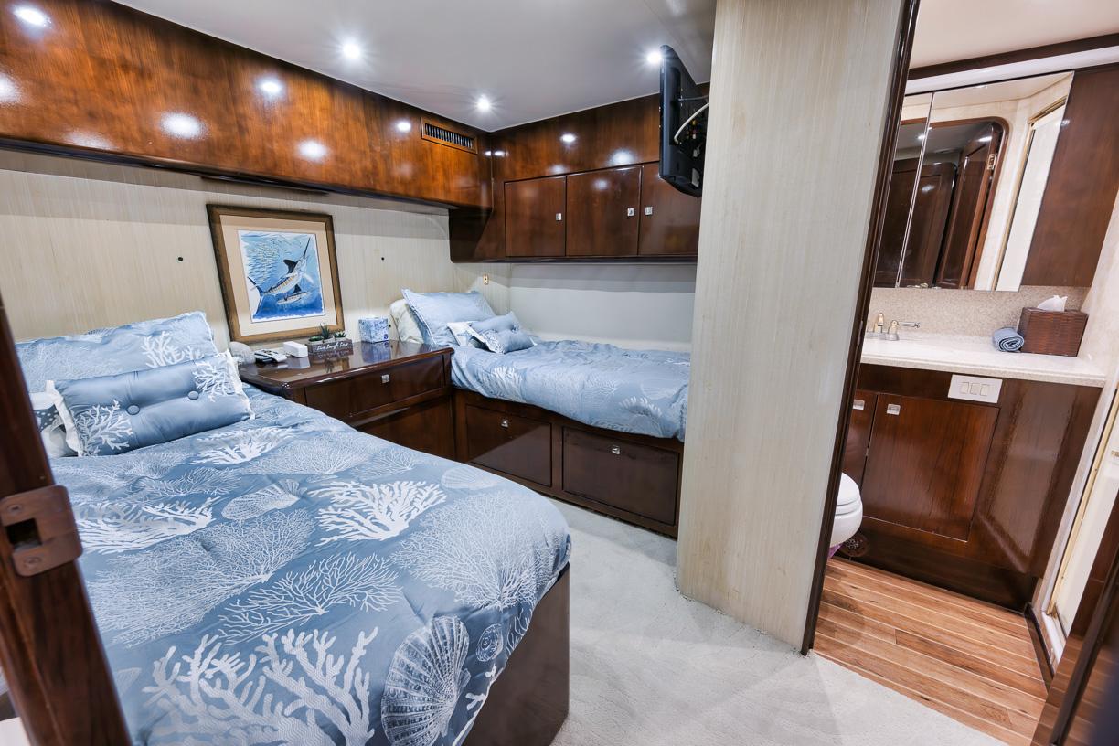 Ocean Yachts 73 Unconquered - Port Guest Stateroom
