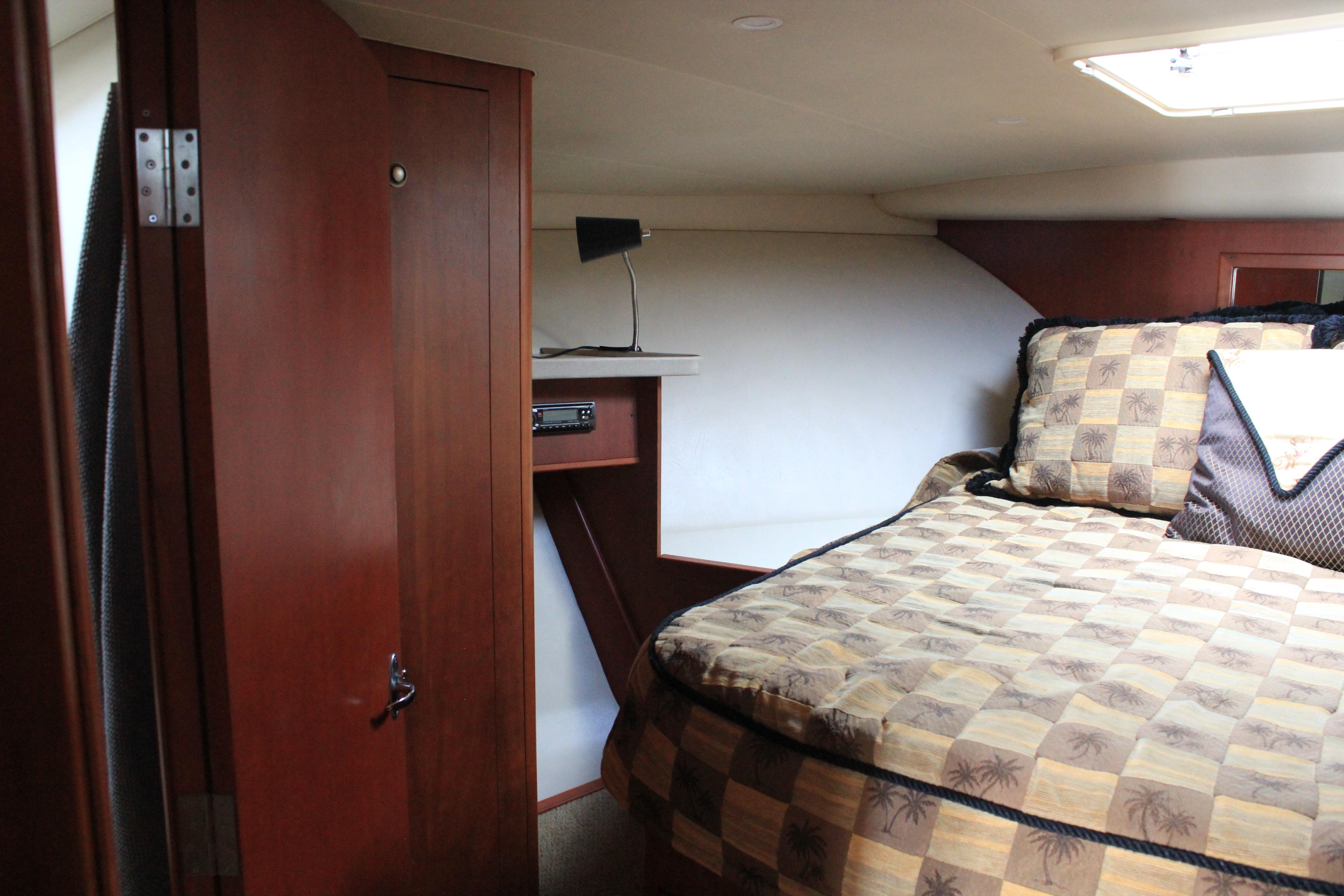 36 ft Luhrs 36 Convertible Cabin master stateroom