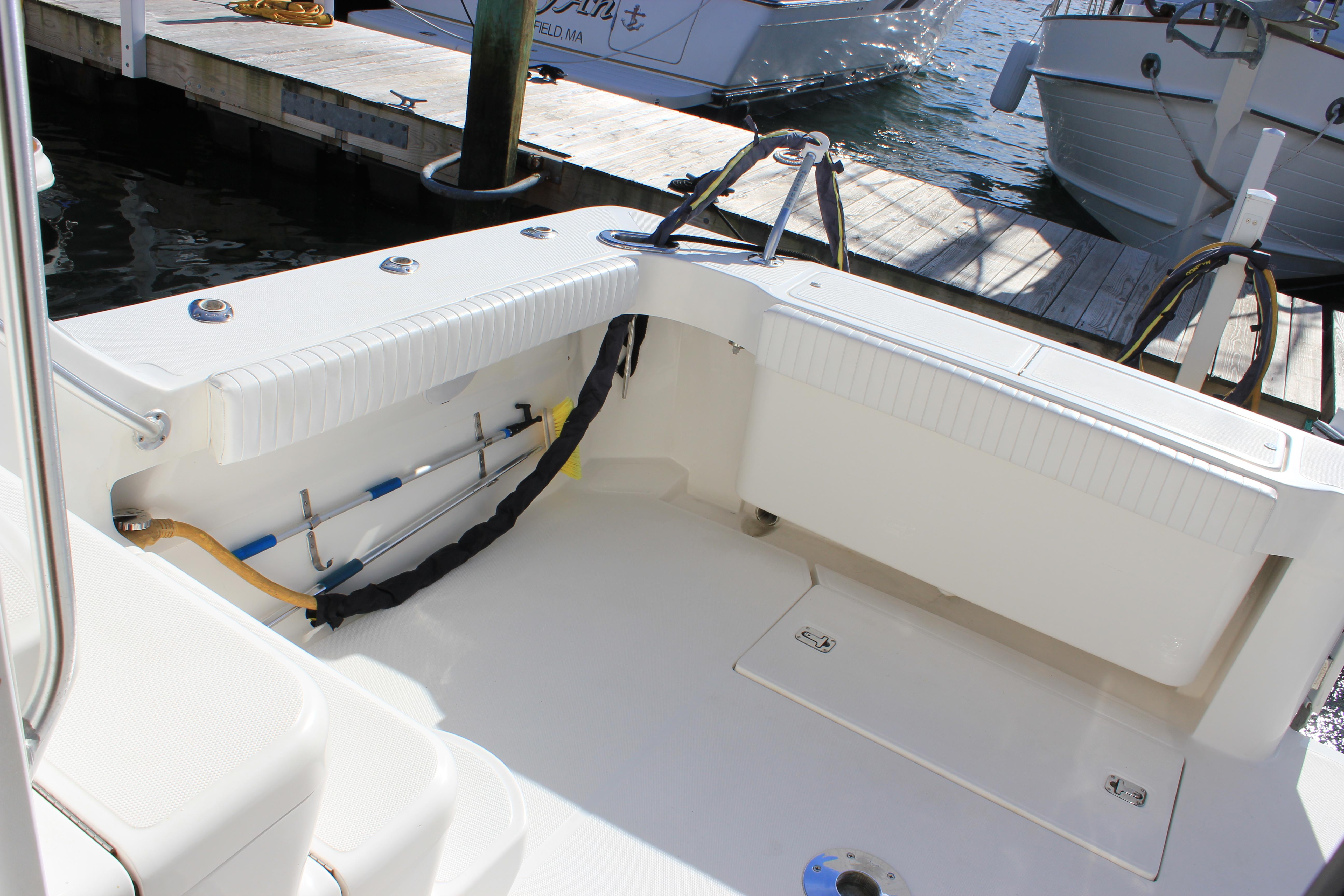 36 ft Luhrs 36 Convertible Cockpit starboard
