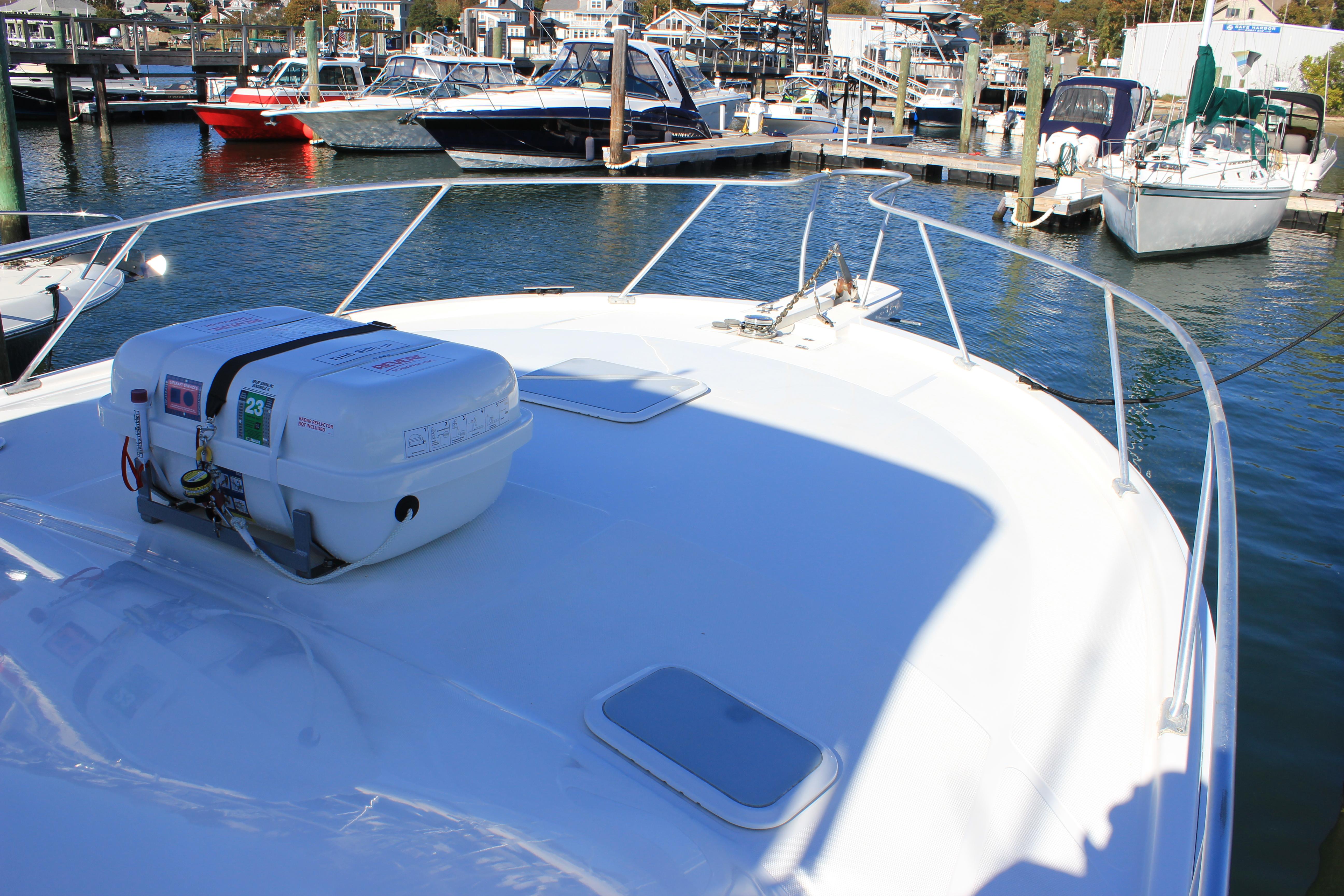 36 ft Luhrs 36 Convertible Starboard bow