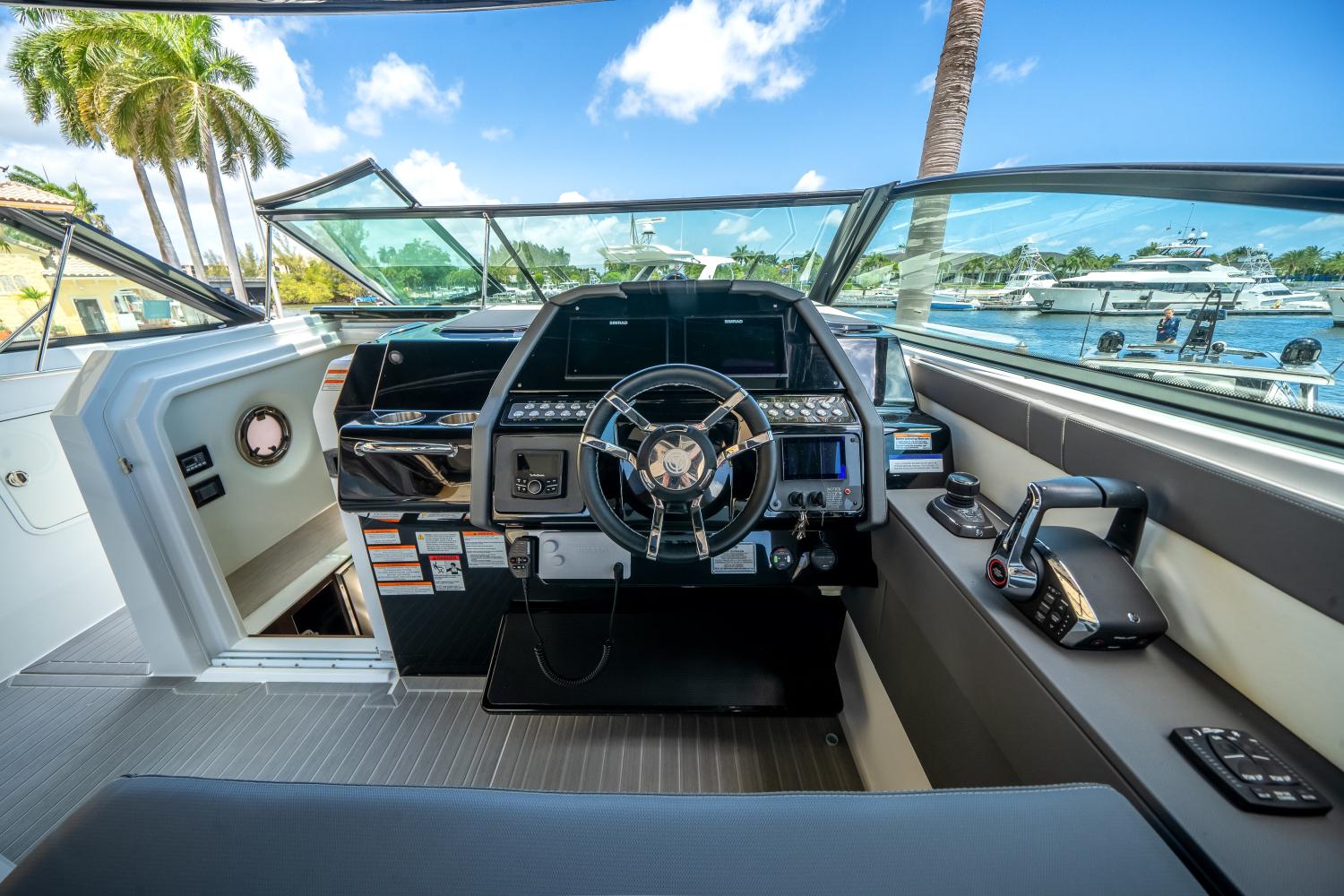 2023-cruisers-yachts-34-gls-outboard-power-9573301-977848483-0-060520250852-10