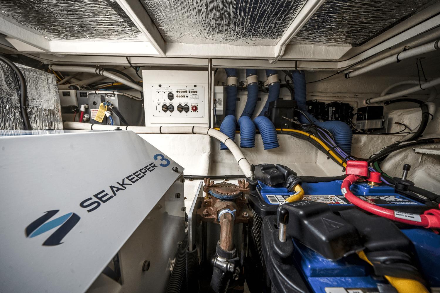 2023-cruisers-yachts-34-gls-outboard-power-9573301-977848487-0-060520250852-20