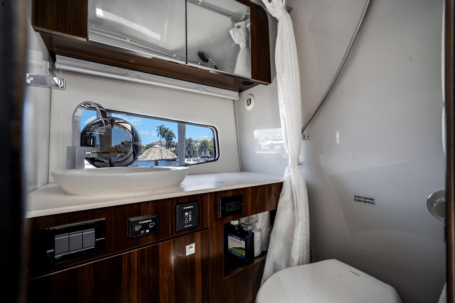 2023-cruisers-yachts-34-gls-outboard-power-9573301-977848501-0-060520250852-16