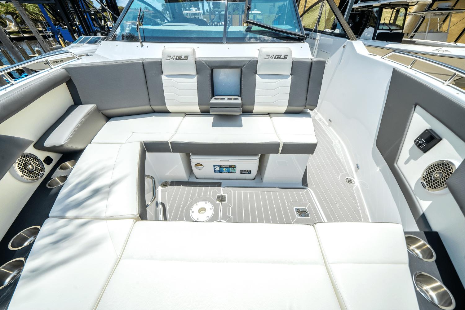2023-cruisers-yachts-34-gls-outboard-power-9573301-977848504-0-060520250852-28